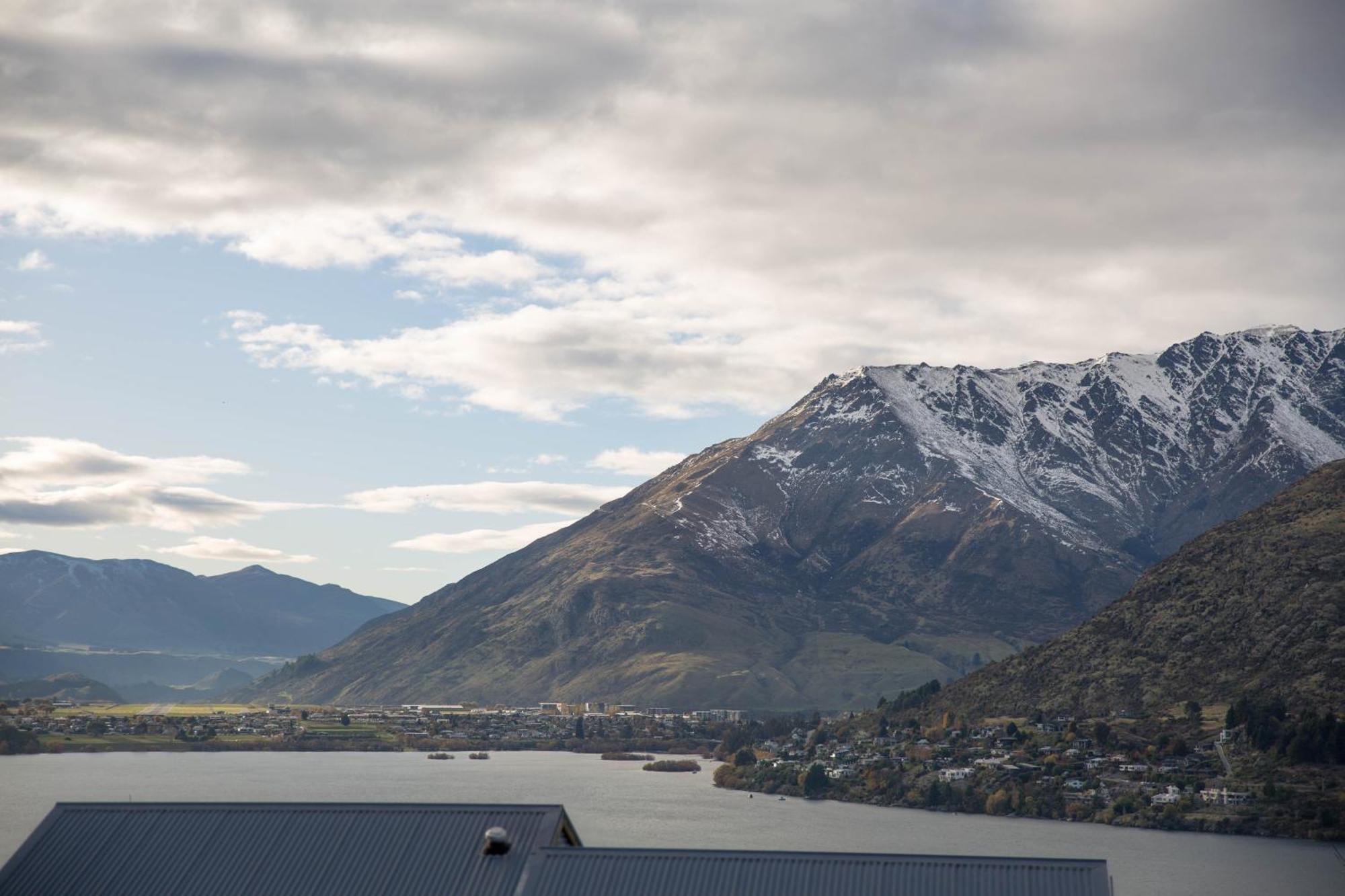 & Mountain View In Cbd * Queenstown