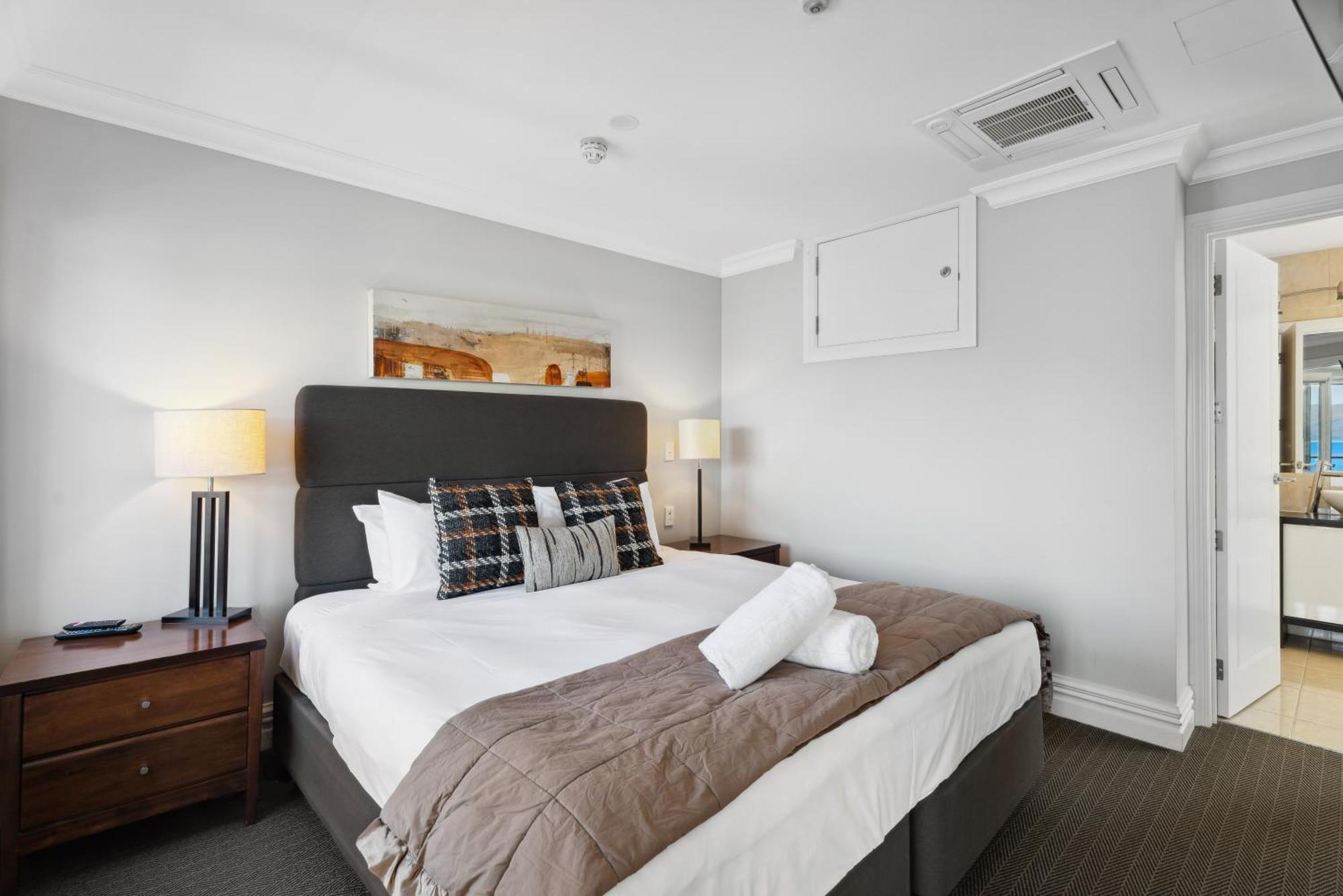 Luxury 6-bedroom Penthouse - The Beacon With 3 Spas Apartment Queenstown