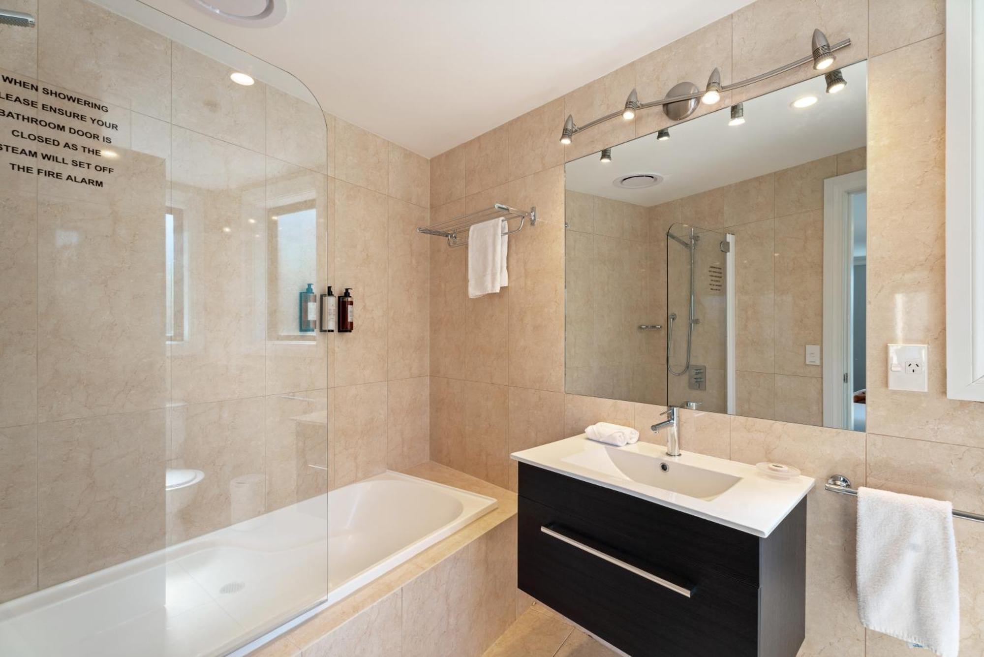 Luxury 6-bedroom Penthouse - The Beacon With 3 Spas *