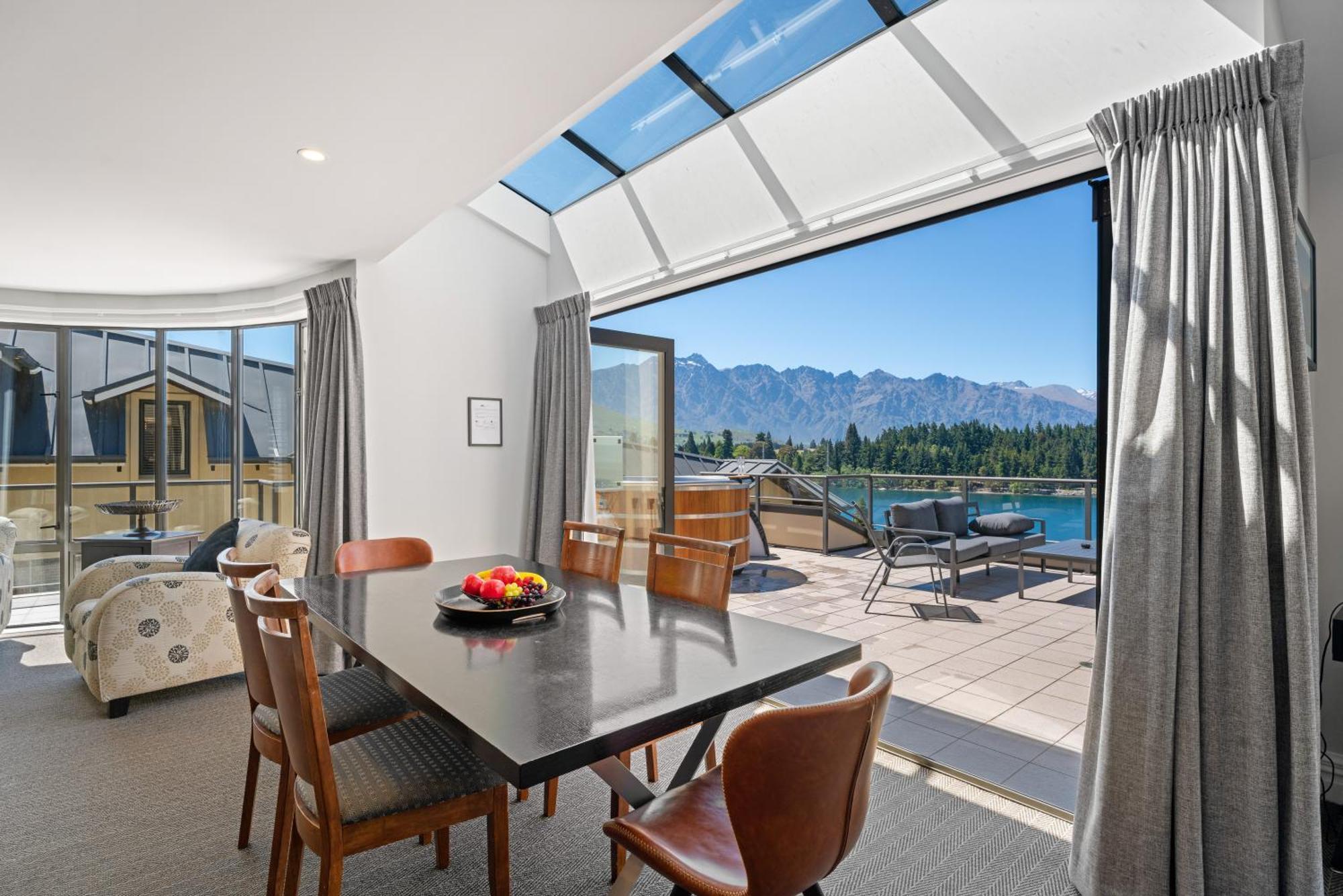 Luxury 6-bedroom Penthouse - The Beacon With 3 Spas * Queenstown