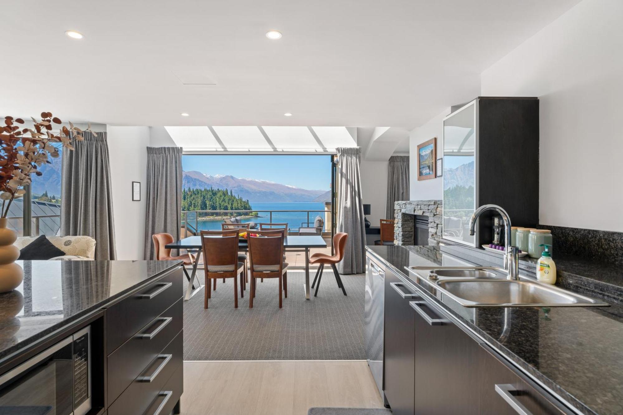 Luxury 6-bedroom Penthouse - The Beacon With 3 Spas * Queenstown