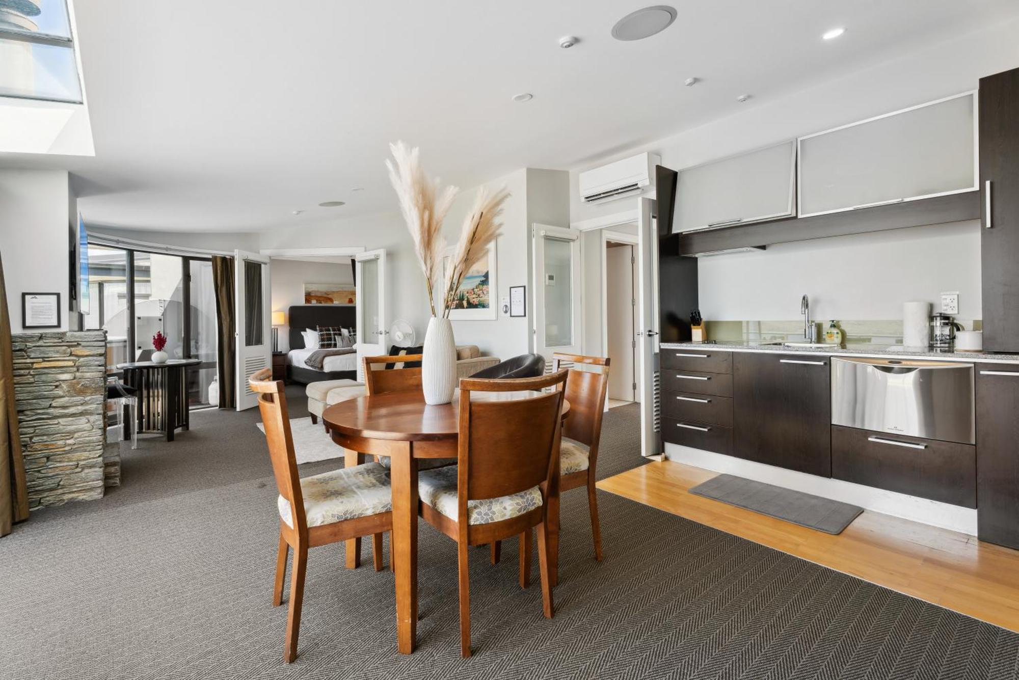 Apartment Luxury 6-bedroom Penthouse - The Beacon With 3 Spas