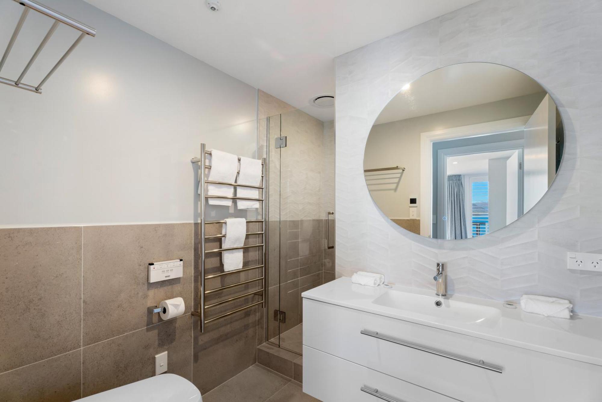 Luxury 6-bedroom Penthouse - The Beacon With 3 Spas Queenstown