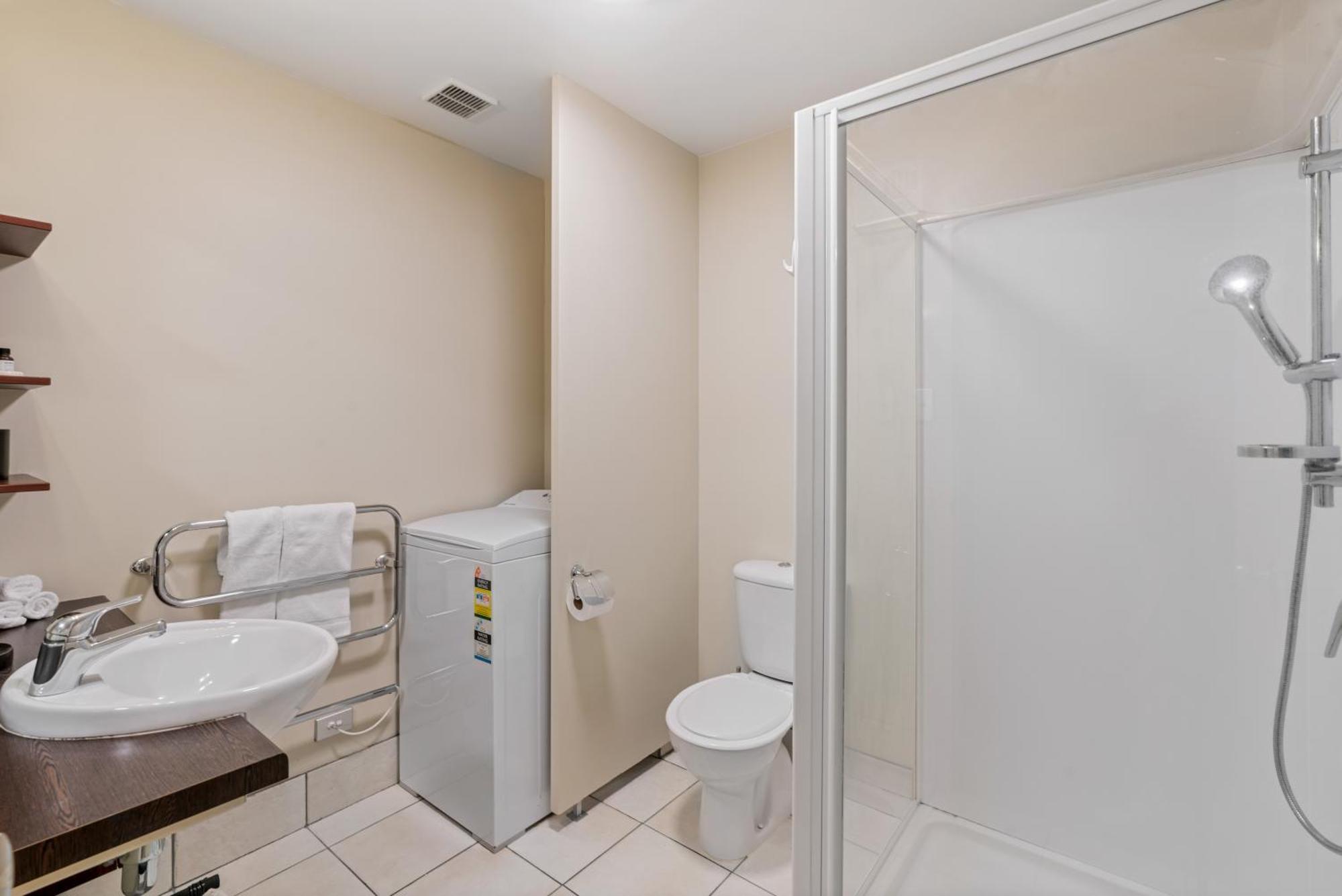 2-bedroom With & Mountain View - Beechwood Apartment Queenstown