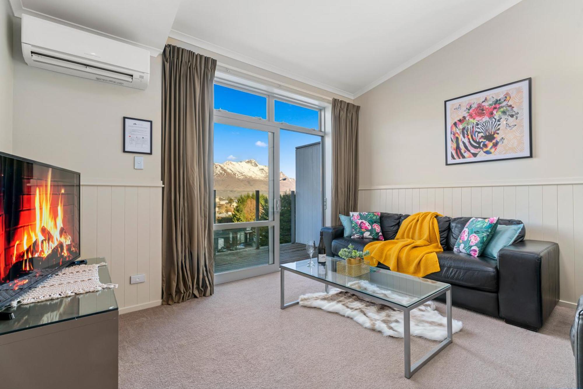 2-bedroom With & Mountain View - Beechwood Apartment