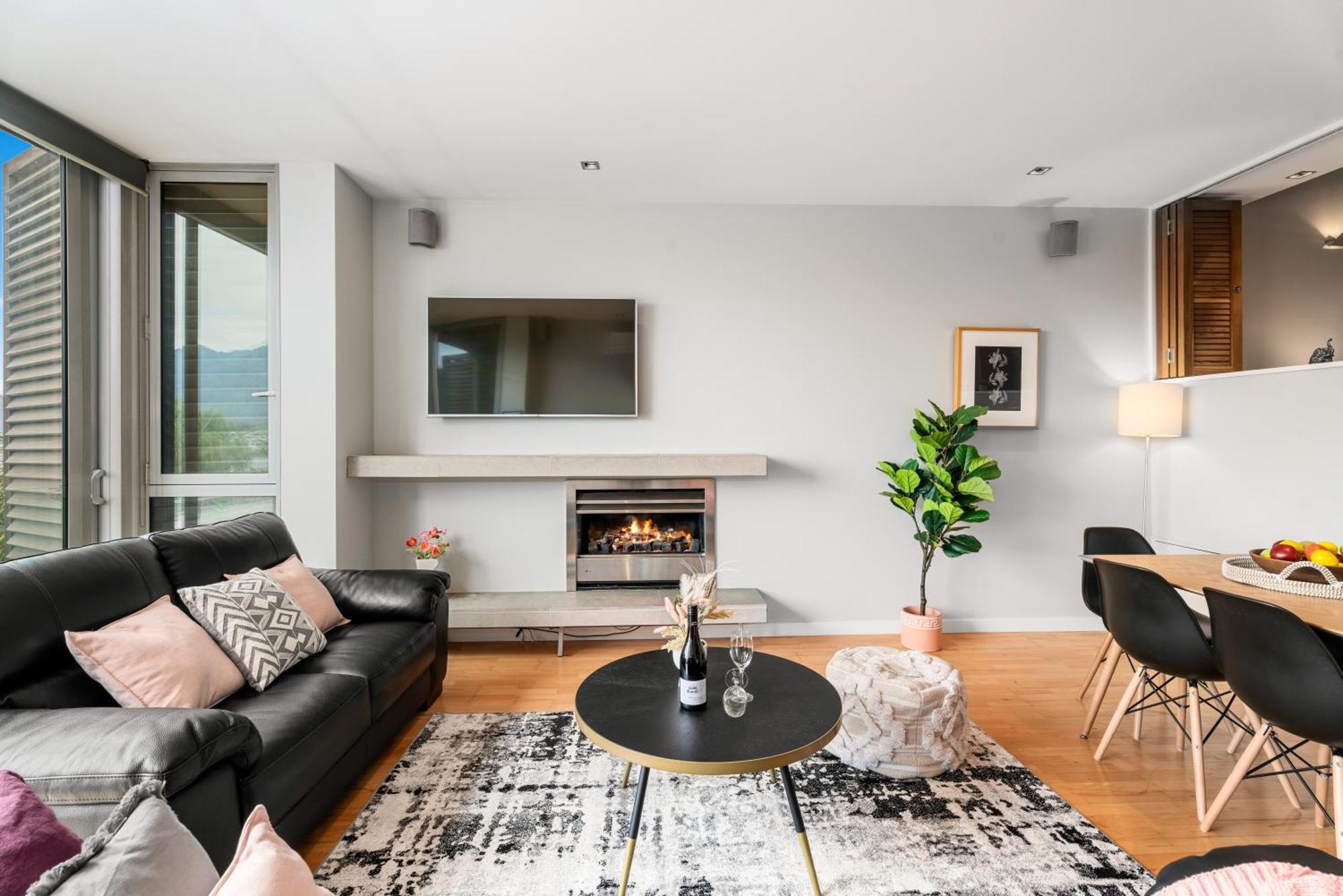 Modern Executive Living In Pounamu - 16 Queenstown
