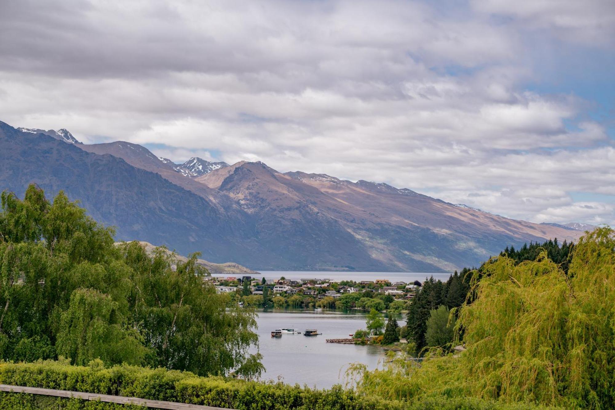 Modern Executive Living In Pounamu - 16 Apartment