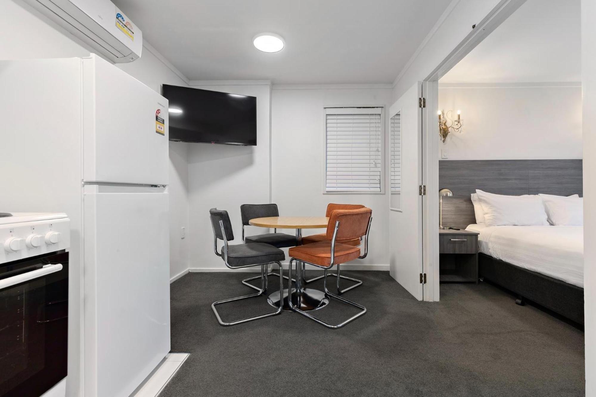 Lakeview Colonial Motel 3*
