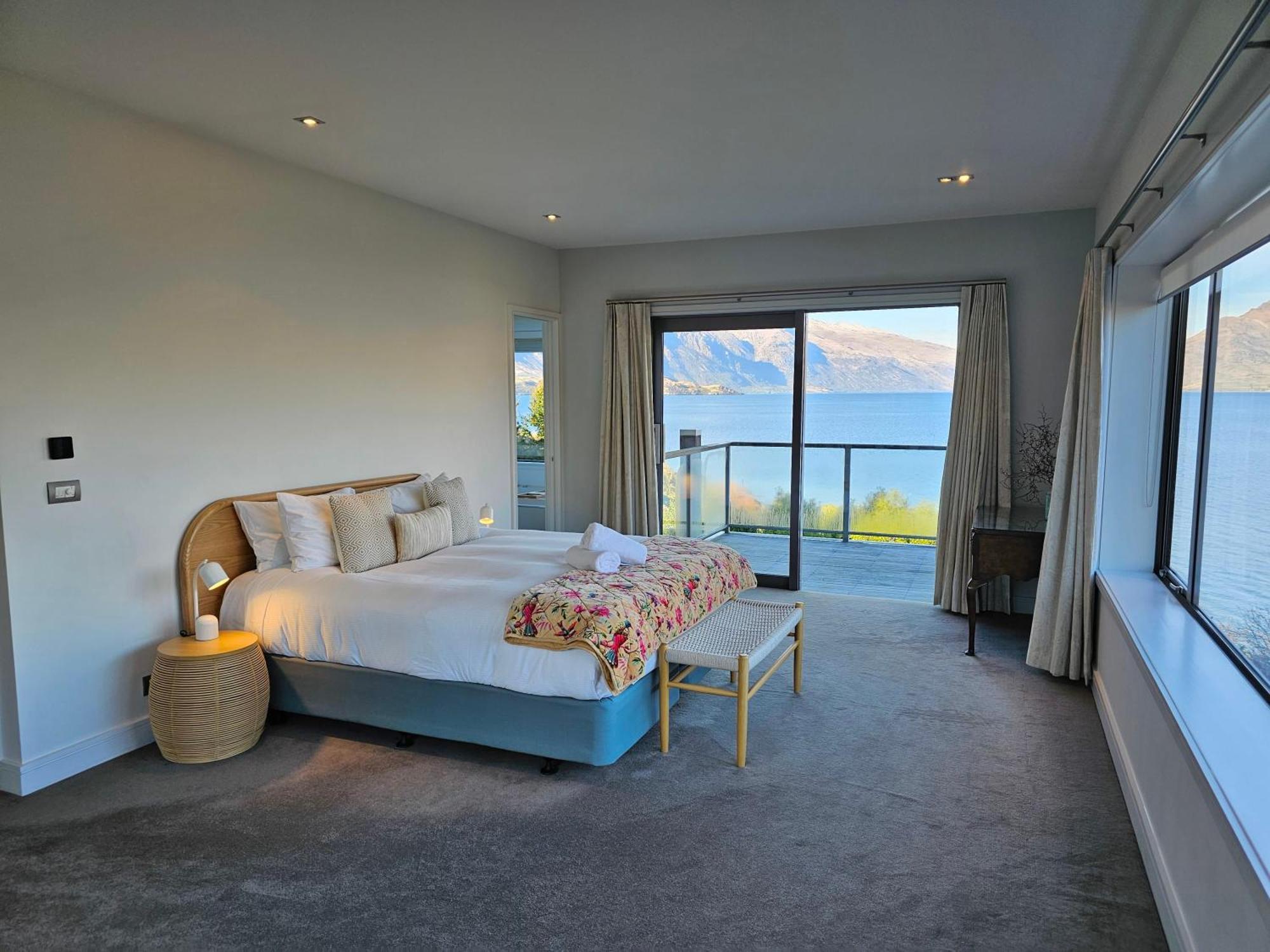 Private Retreat - Stunning & Mountain Views *