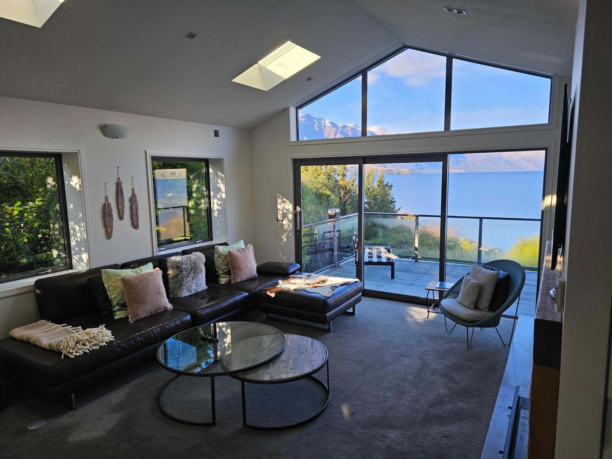 Private Retreat - Stunning & Mountain Views Holiday home *