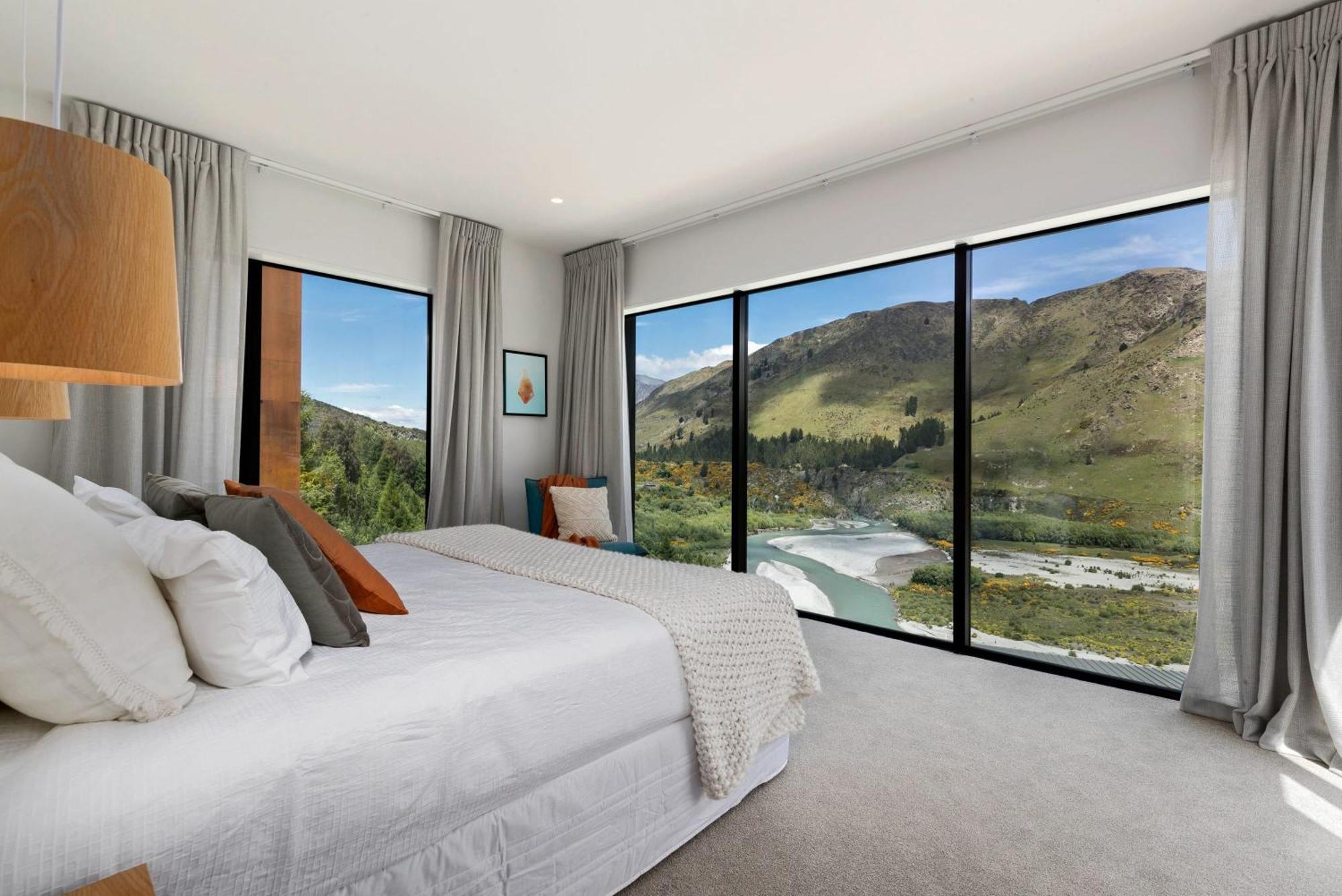 Stunning Mountain Views In Queenstown-hot Tub Holiday home