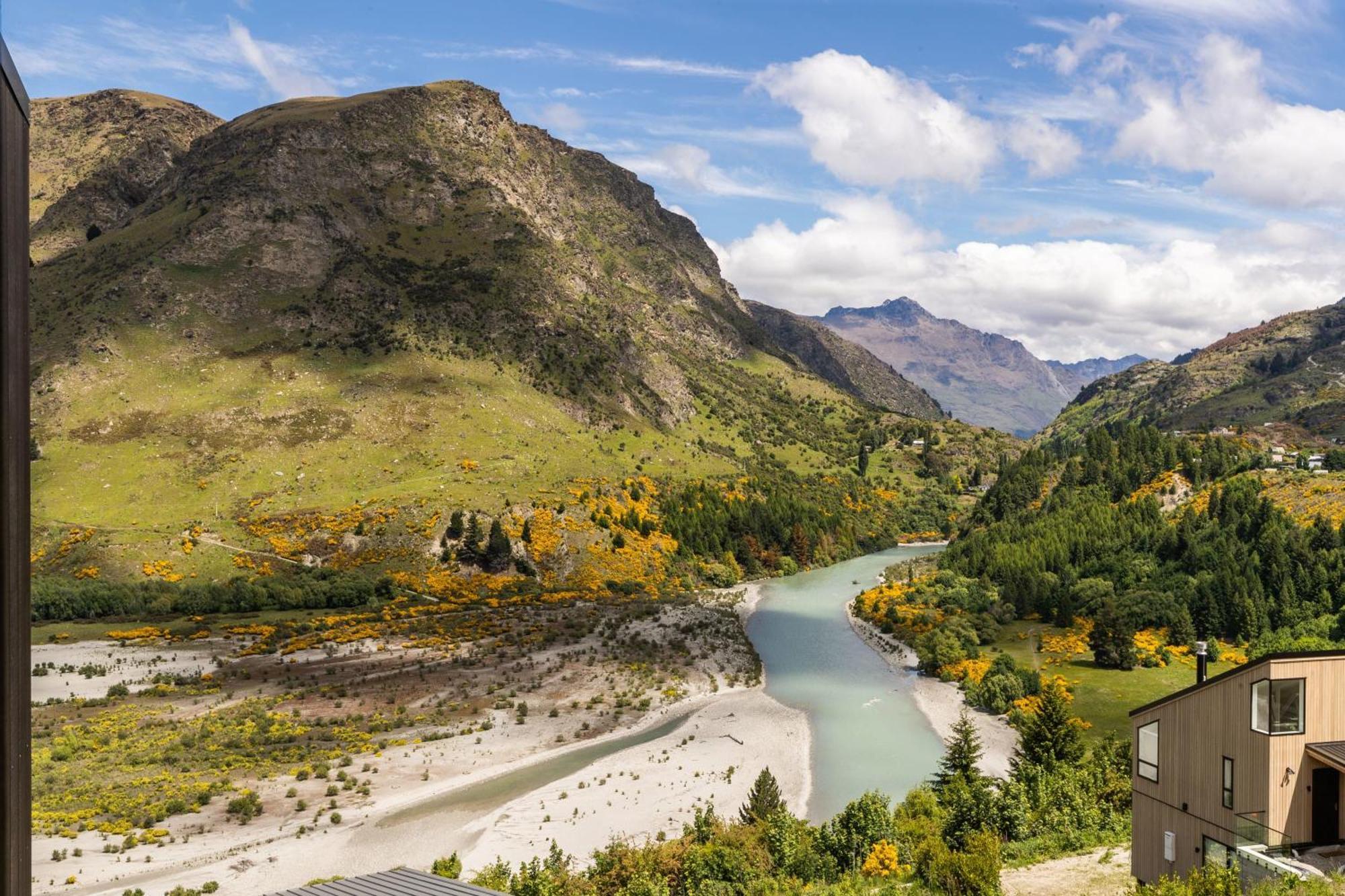 Stunning Mountain Views In Queenstown-hot Tub Holiday home