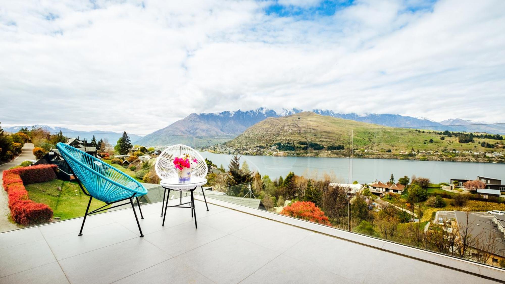 Amazing View #2 & Floor Heating Homestay *