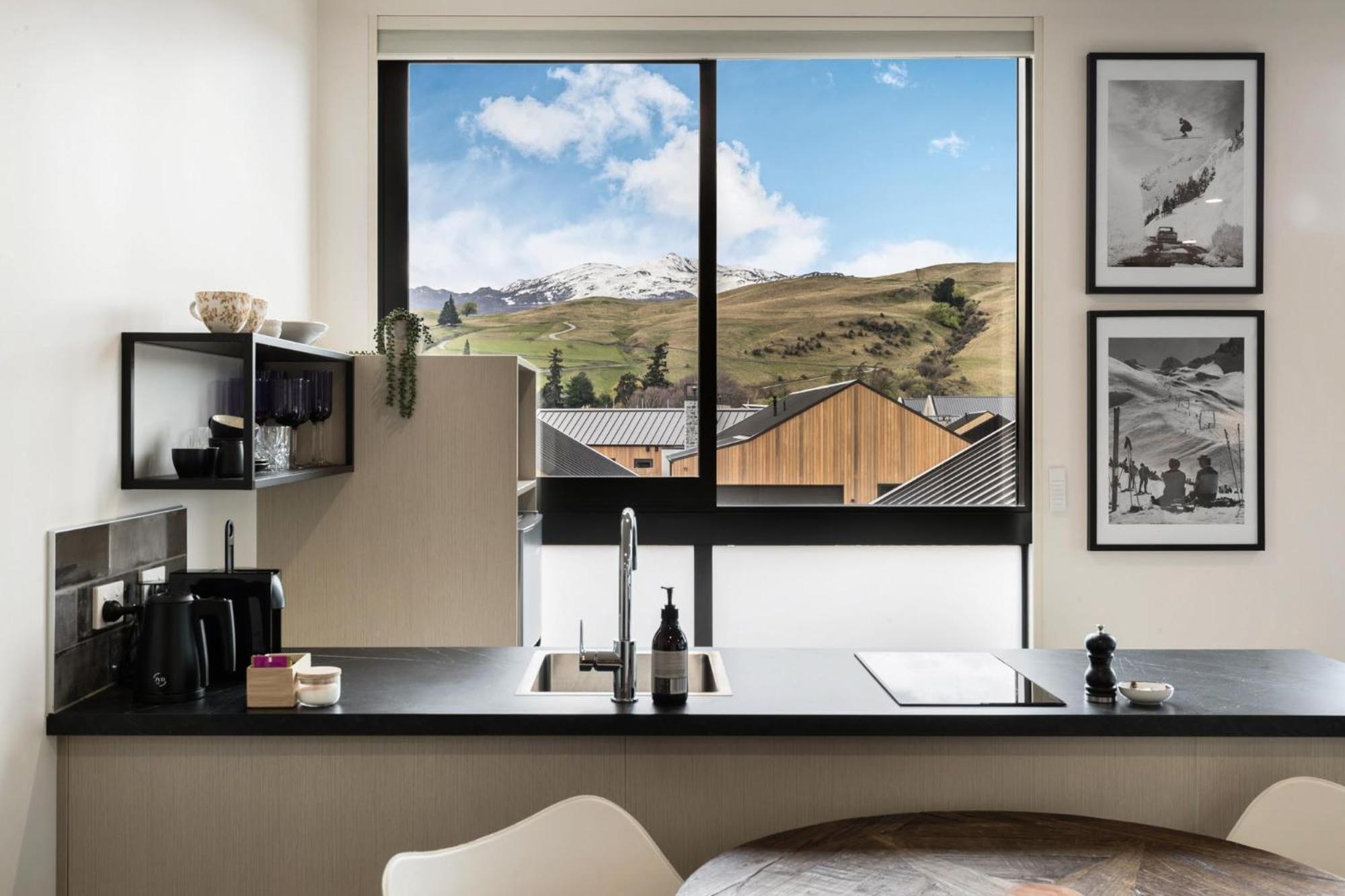Apartment 12th Avenue *