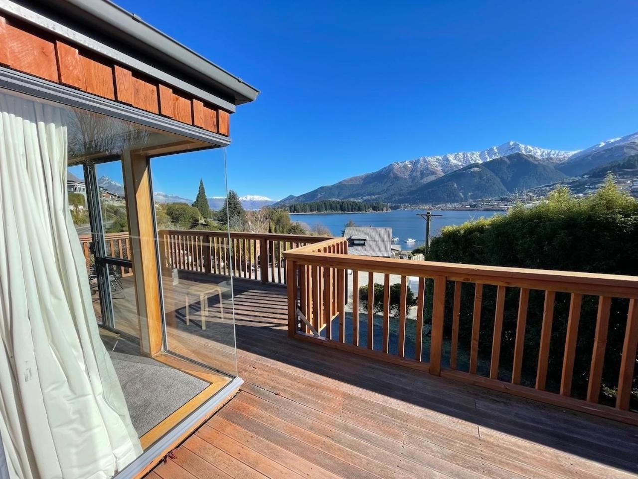Lakehouse - Water Taxi To Queenstown! Holiday home