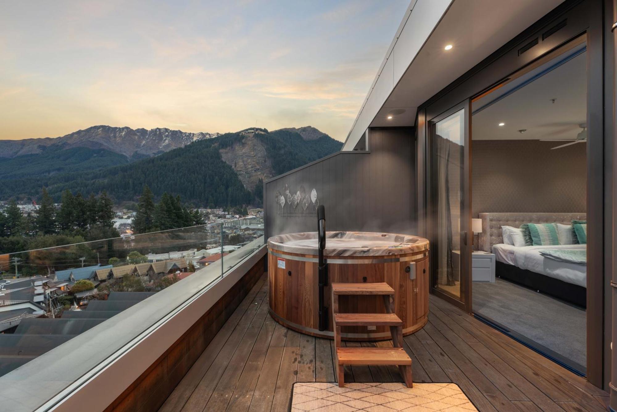 Chic Penthouse & By Staysouth Apartment Queenstown