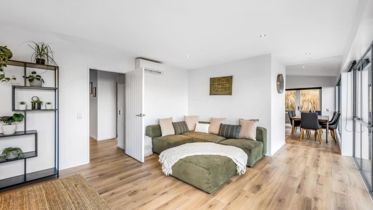 Opuke House- Free Parking- Views- Bbq- Holiday home
