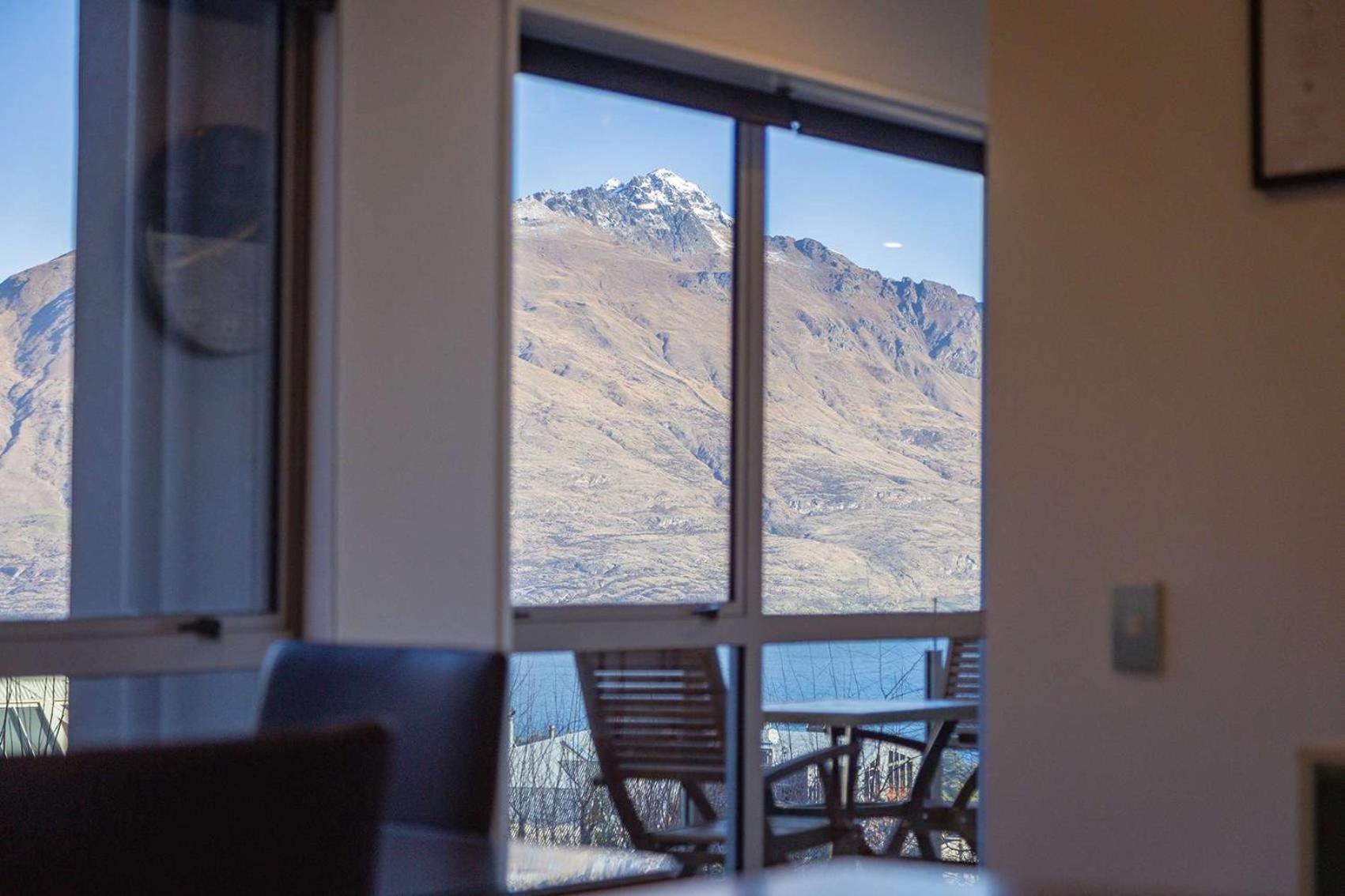 Holiday home Opuke House- Free Parking- Views- Bbq-