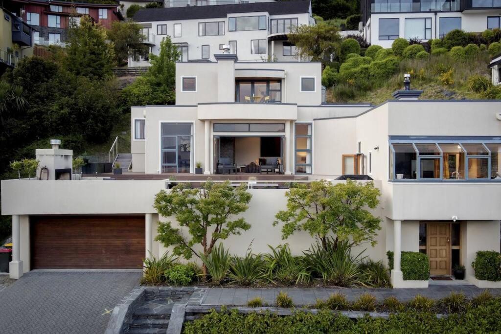 Holiday home Picturesque On Peregrine, Close To Town With Views *