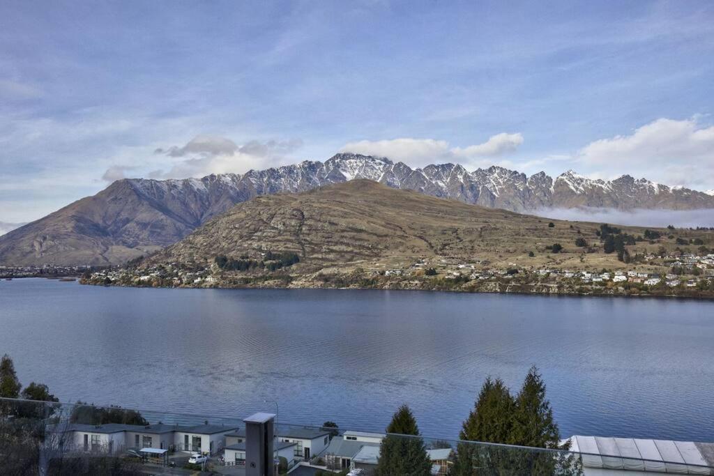 Villa Gorgeous On Gum - Close To Town And Amazing Views Queenstown