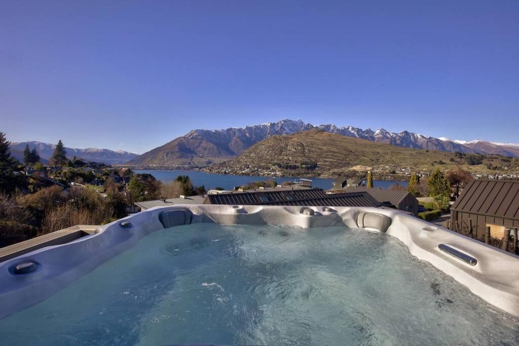 Villa Highview Hideaway - Hot Tub With Views *