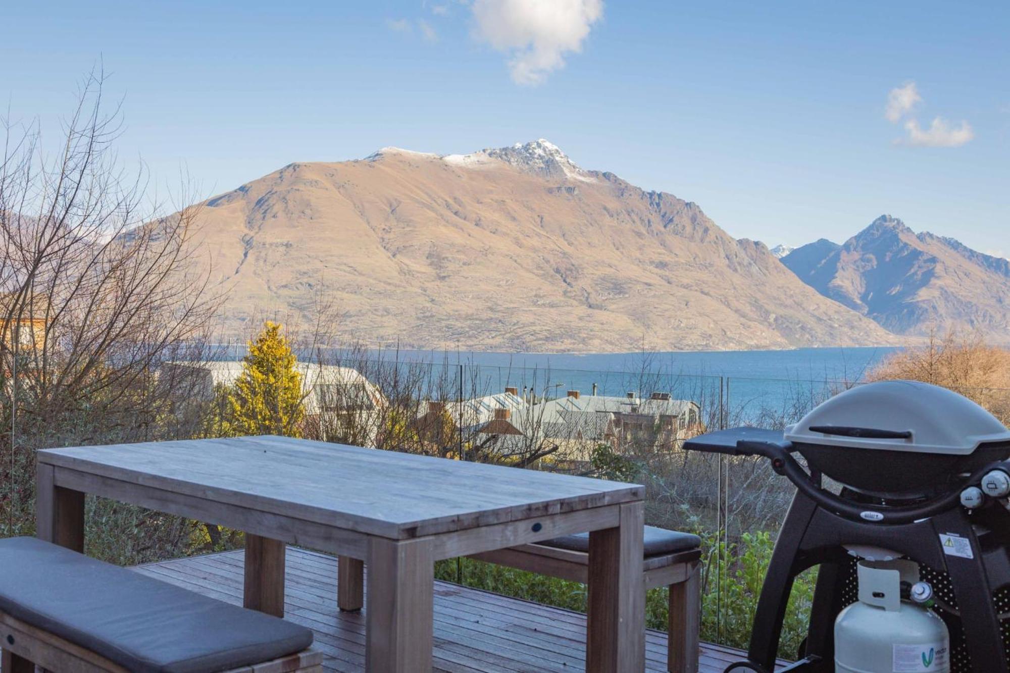 Opuke House- Free Parking- Views- Bbq- *