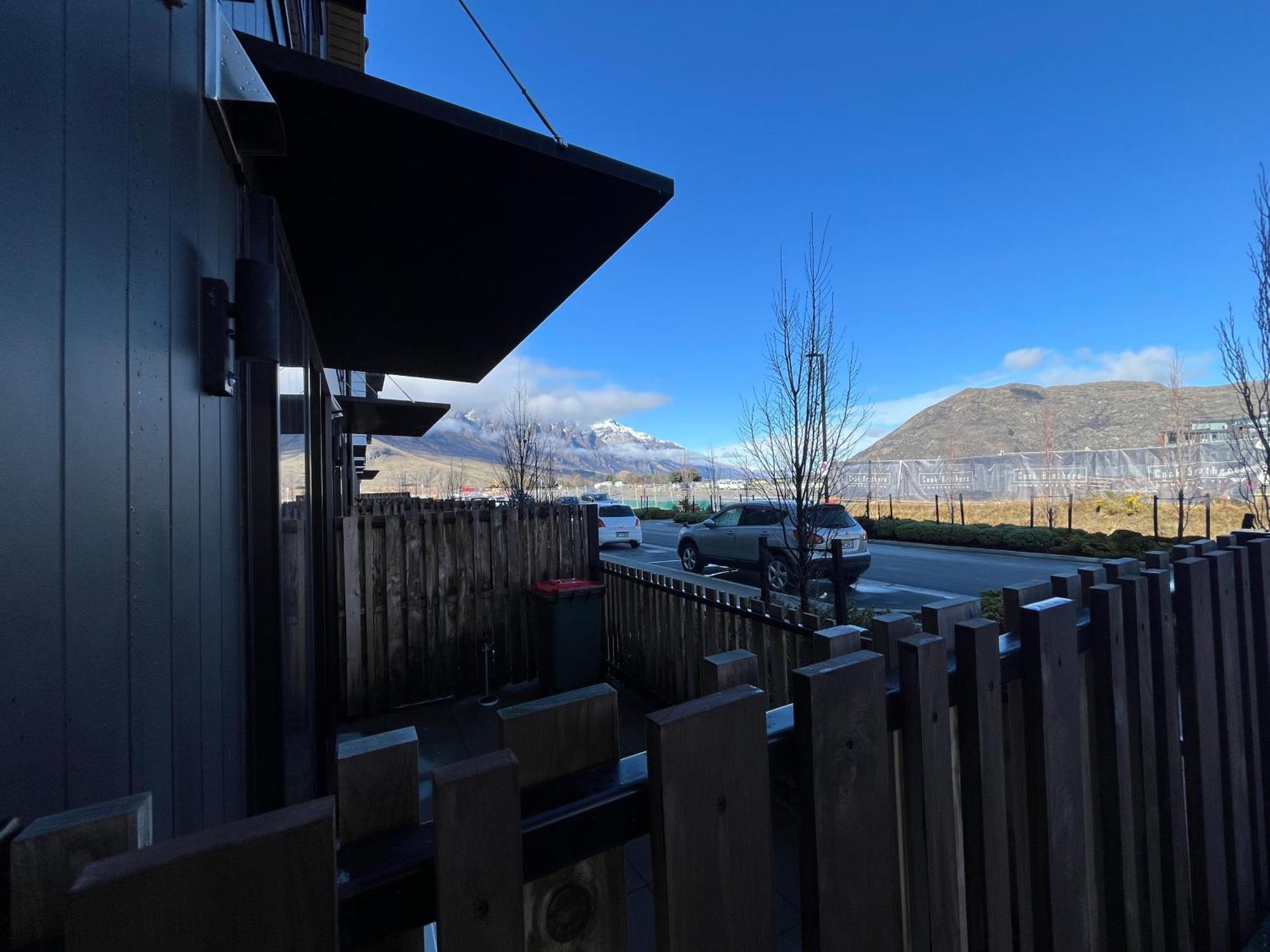 Apartment - 5mins To Airport - Aircond - Free Wifi - Walk To Centre *
