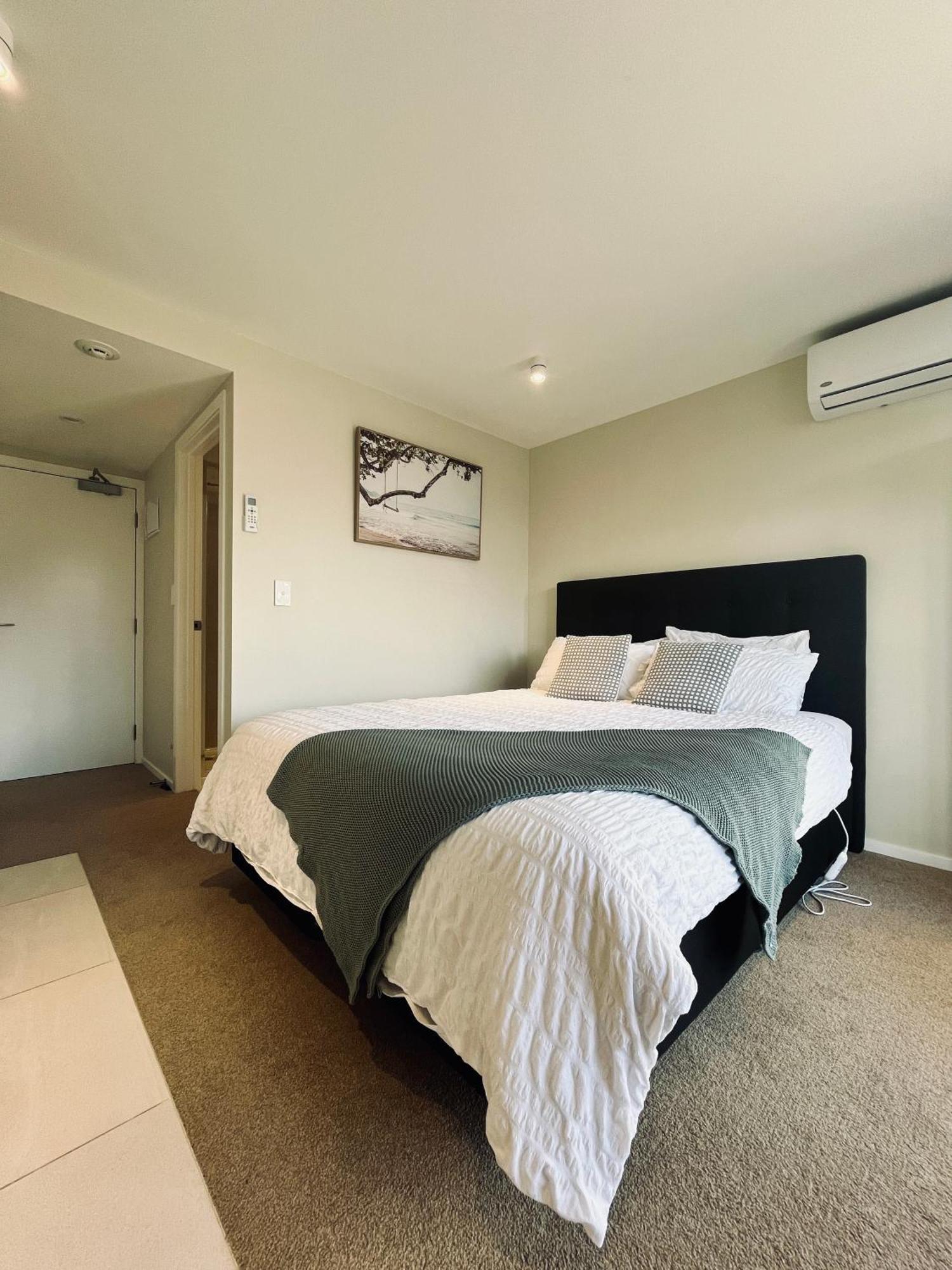 - 5mins To Airport - Aircond - Free Wifi - Walk To Centre Apartment