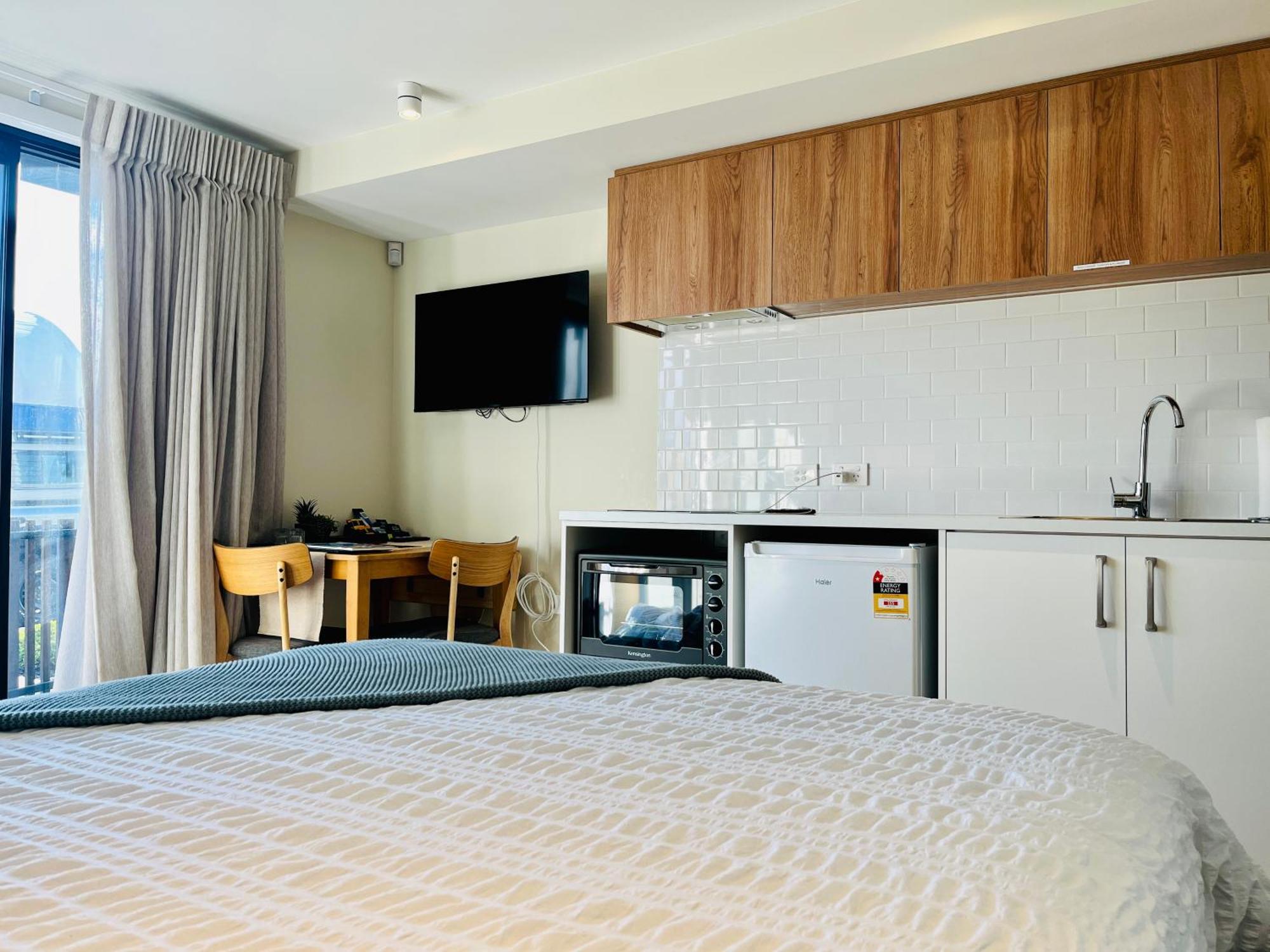 Apartment - 5mins To Airport - Aircond - Free Wifi - Walk To Centre