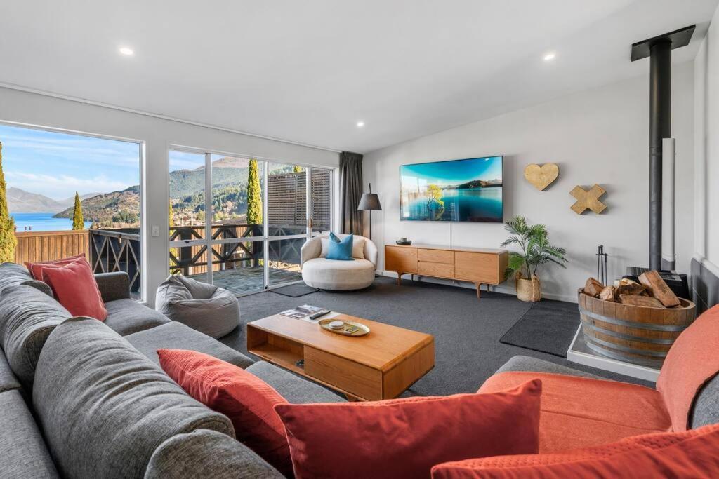 Urban Oasis - With Lakeview