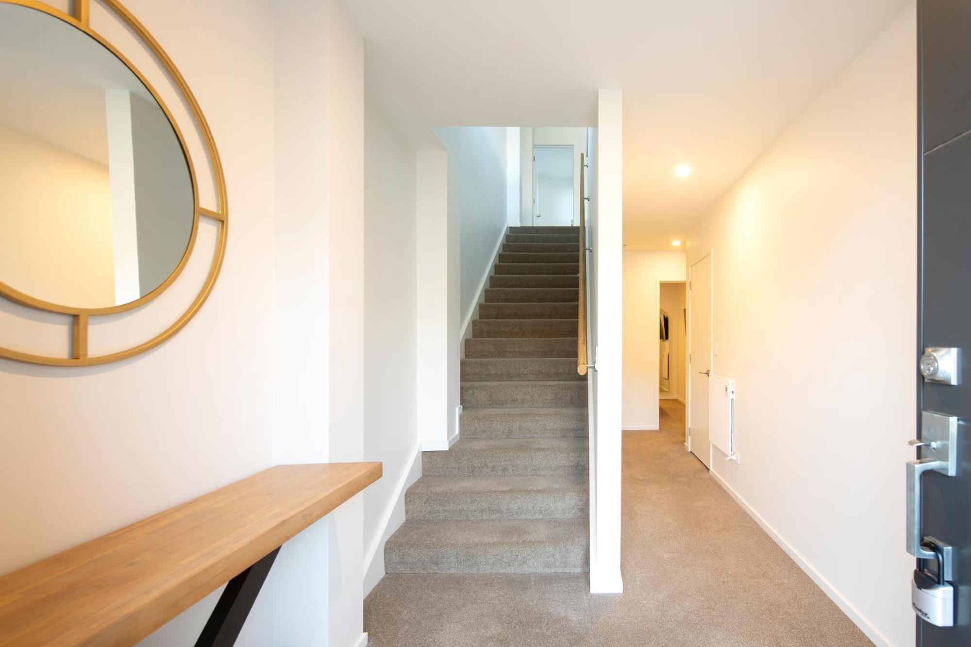 Stylish 2-br Home, Scenic Balcony, Key Amenities * Queenstown