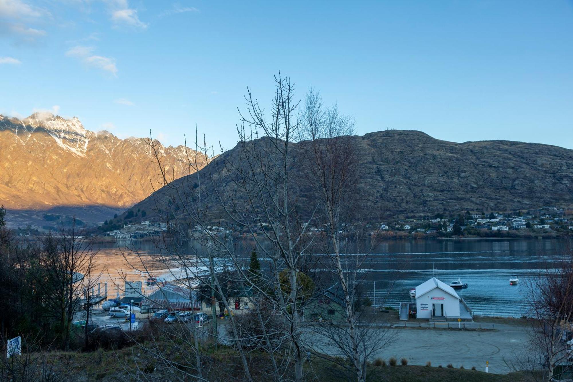 Stylish 2-br Home, Scenic Balcony, Key Amenities Holiday home