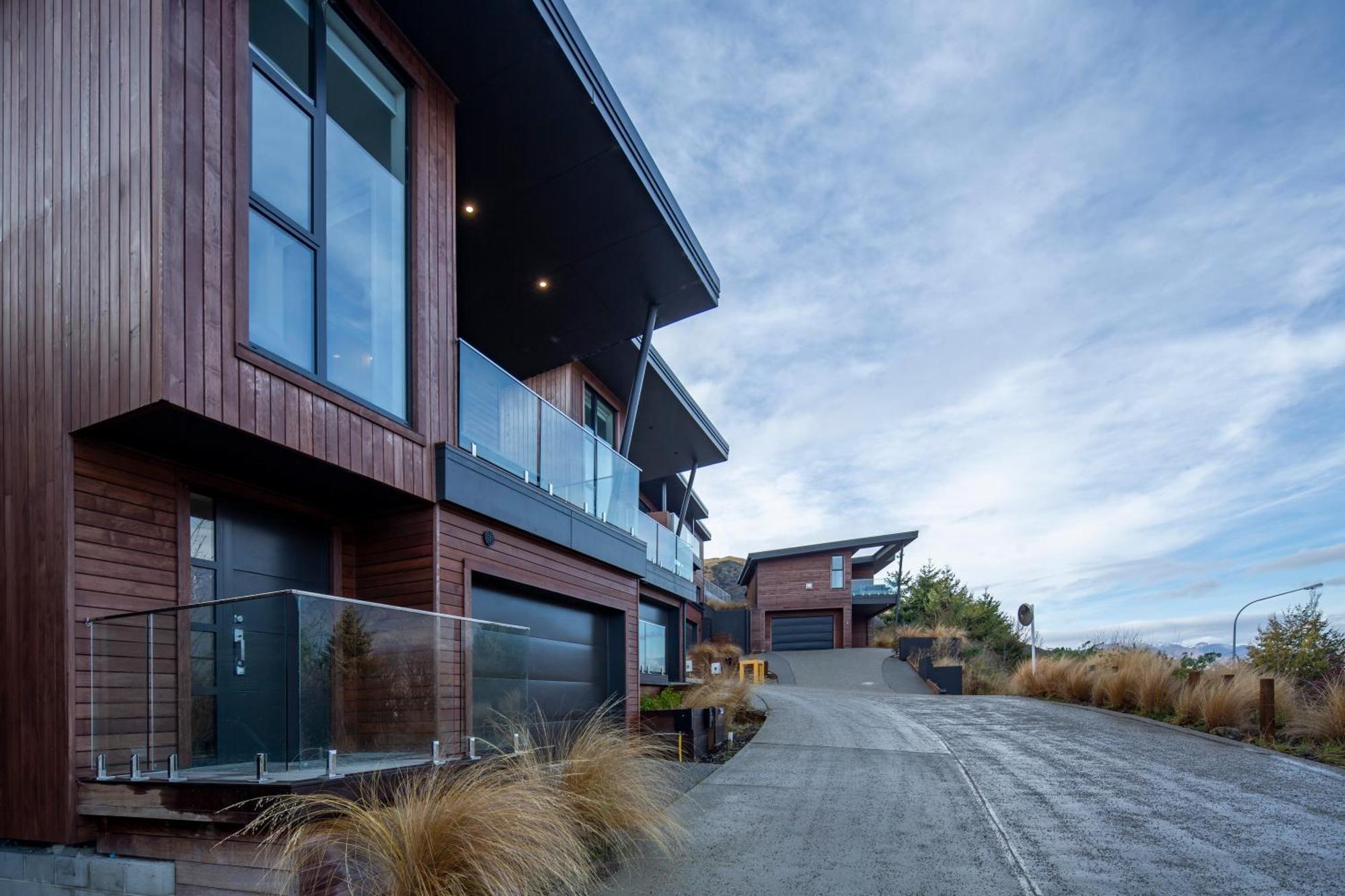 Stylish 2-br Home, Scenic Balcony, Key Amenities Holiday home *