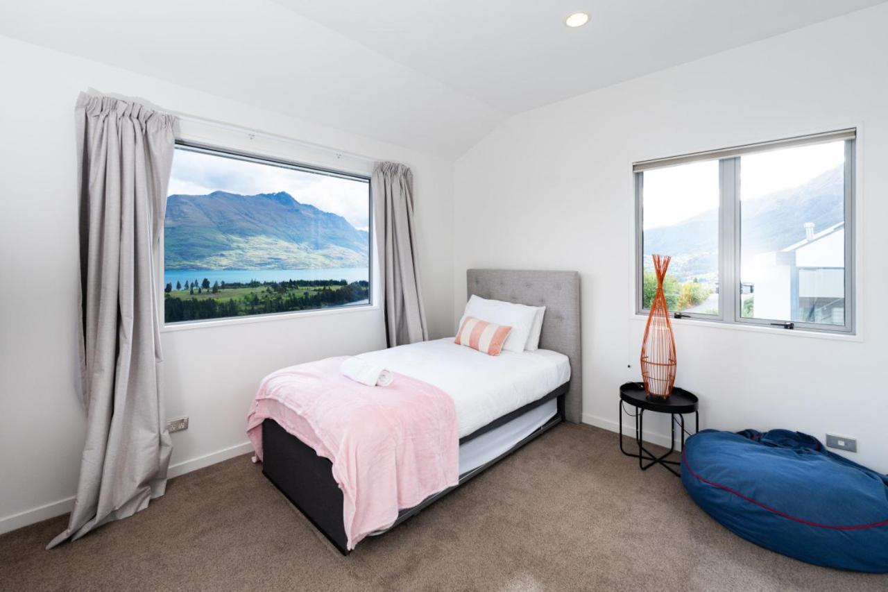 Panoramic Wakatipu Escape Holiday home