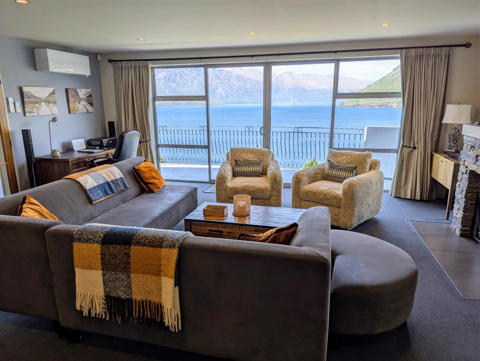 Belvedere Breath Taking & Mountain Views Holiday home *