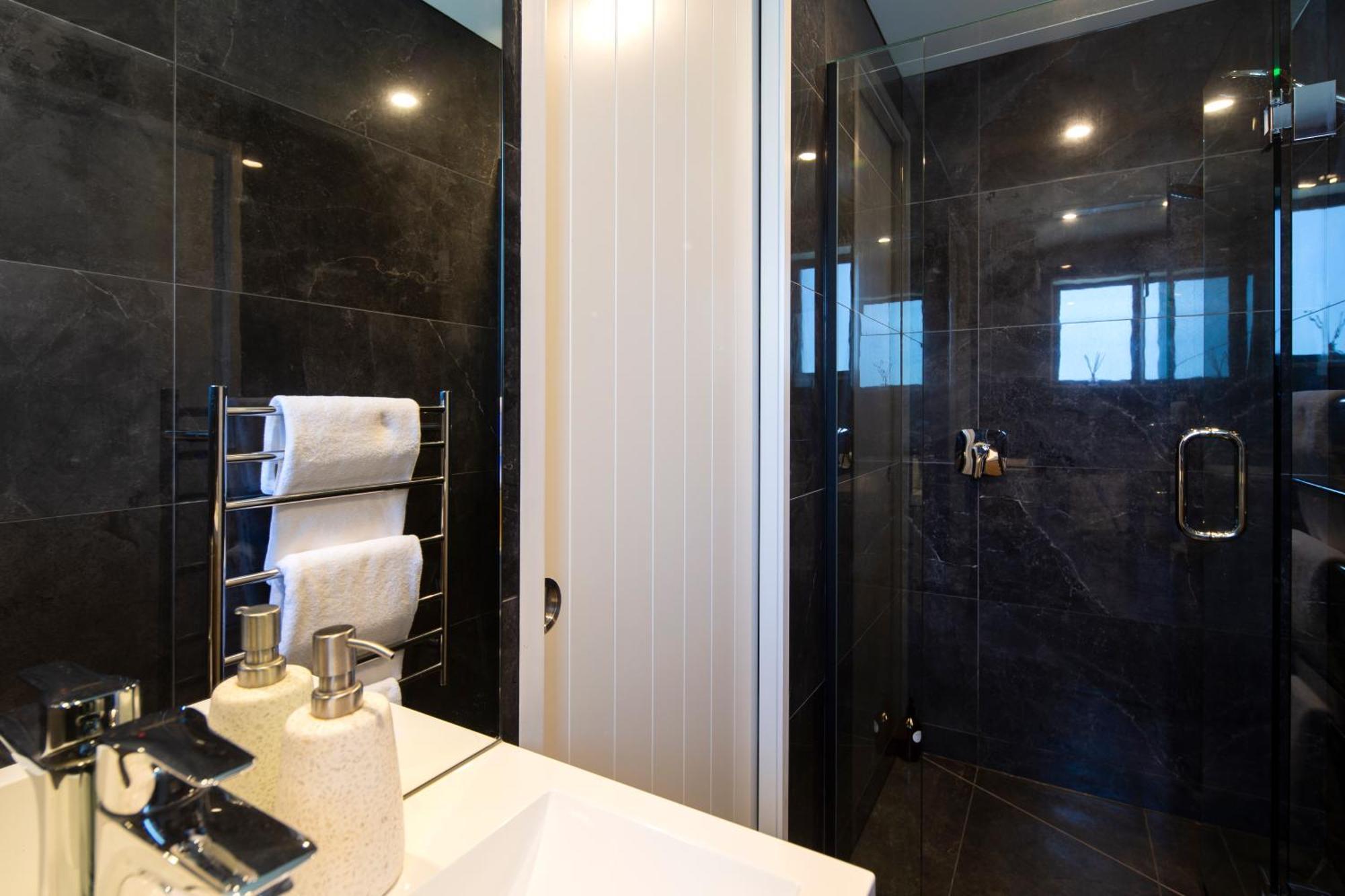 Fantastic 4 Bdr Home, Ac, Wifi, Coffee Machine Holiday home Queenstown
