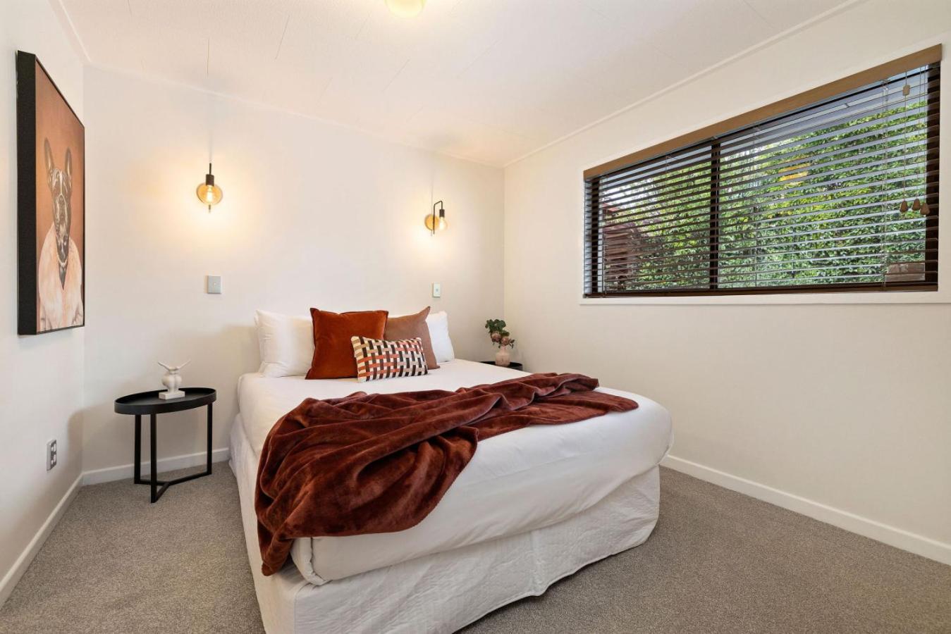 Stones Throw Away - Apartment