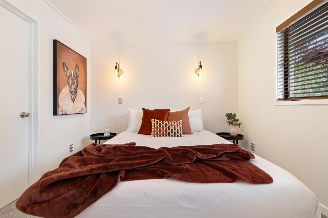 Stones Throw Away - Apartment *