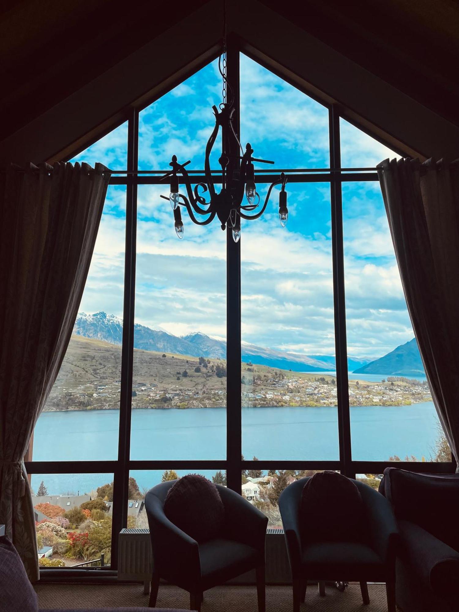 Ming's Lakeside Goldleaf Bed & Breakfast