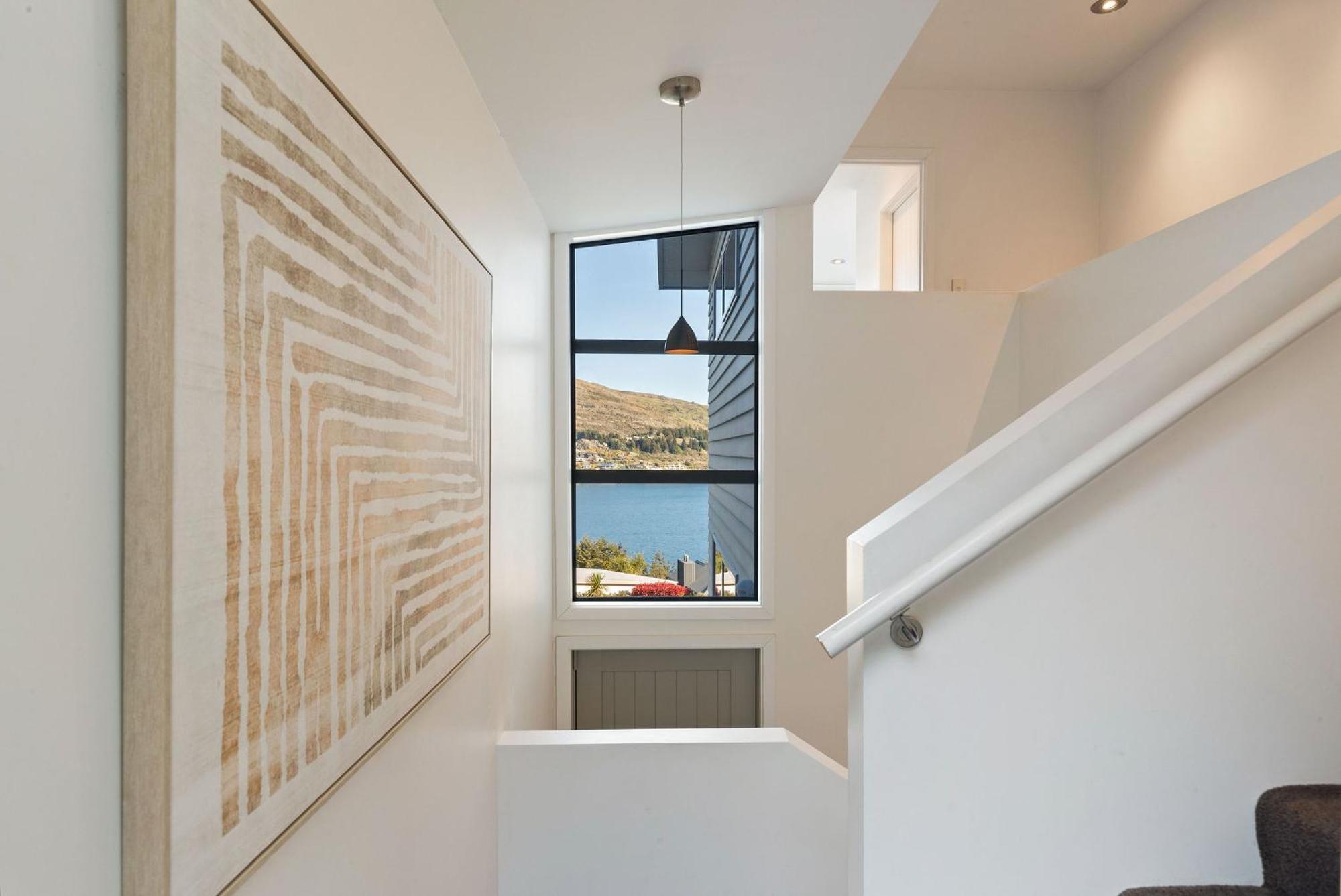 Views On De La Mare Place, 3 Bdr, Free Wi-fi & Parking *