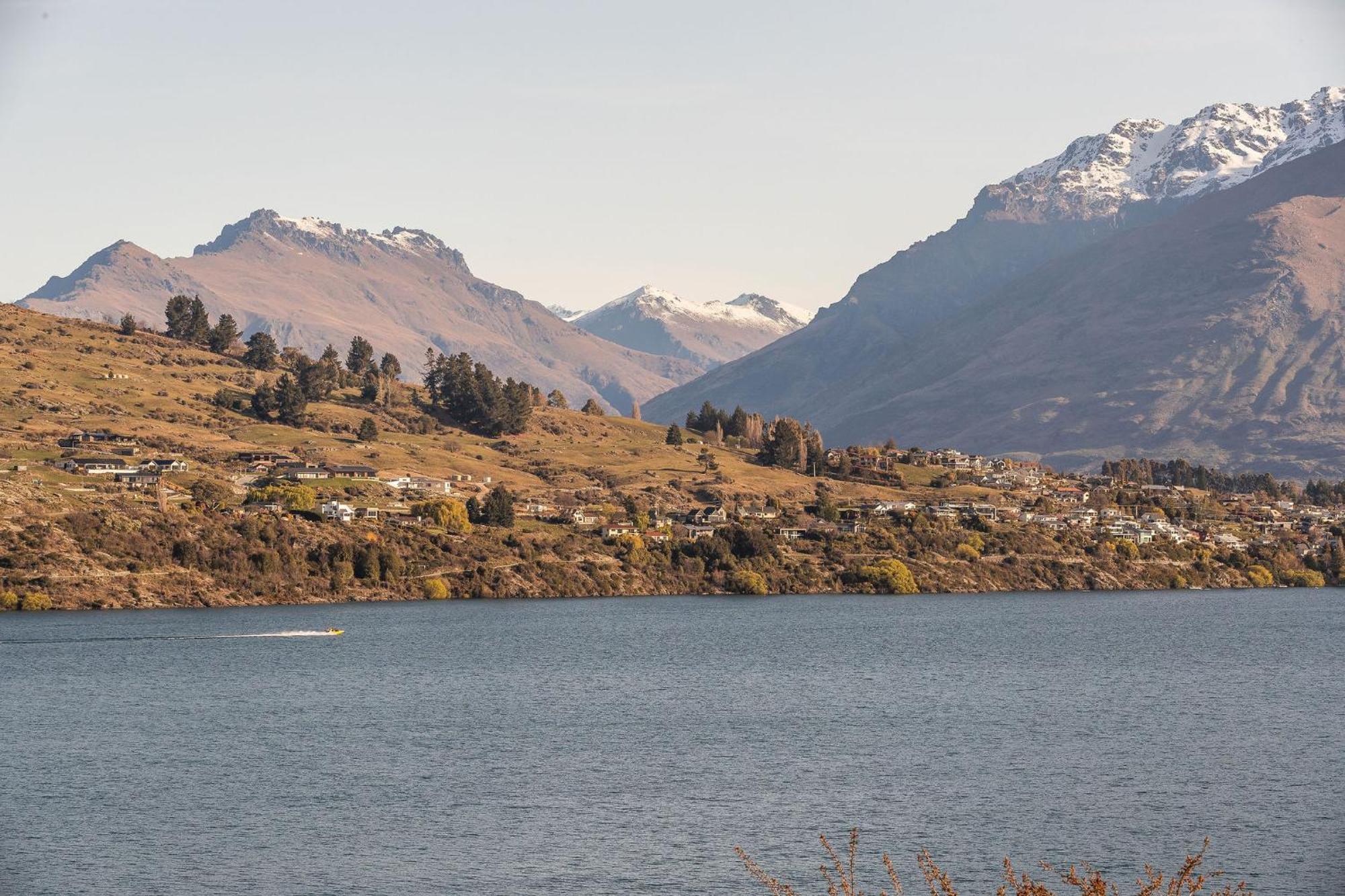 Views On De La Mare Place, 3 Bdr, Free Wi-fi & Parking Queenstown