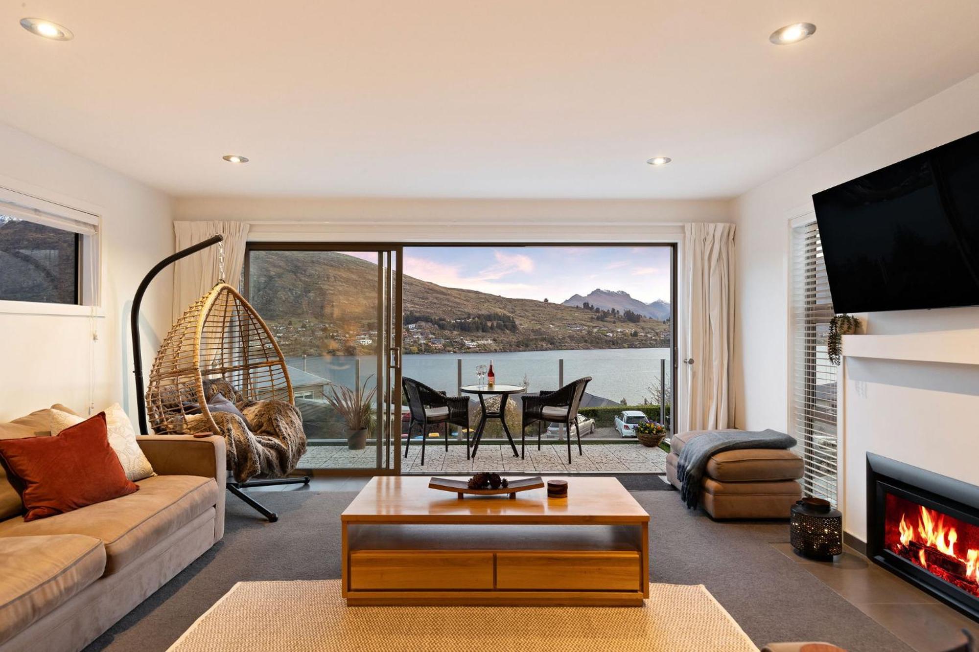 Views On De La Mare Place, 3 Bdr, Free Wi-fi & Parking Holiday home