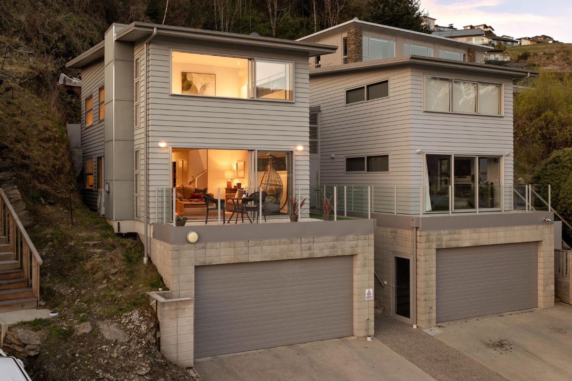 Views On De La Mare Place, 3 Bdr, Free Wi-fi & Parking Holiday home Queenstown