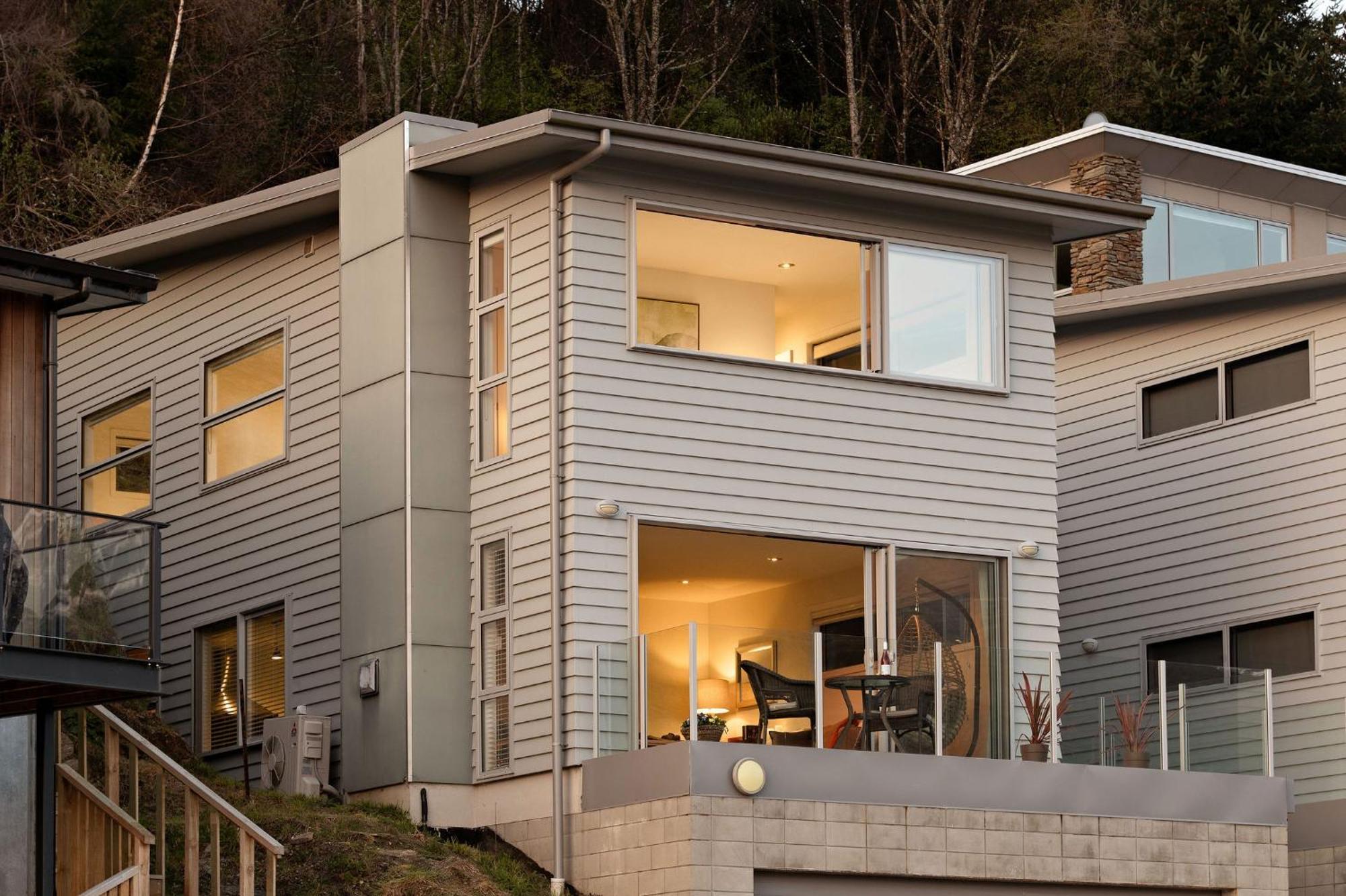 Views On De La Mare Place, 3 Bdr, Free Wi-fi & Parking Holiday home Queenstown