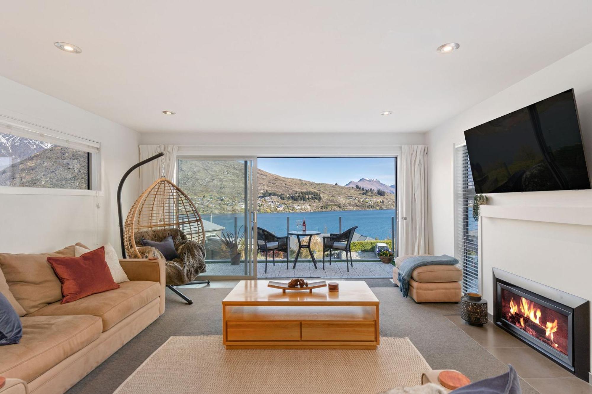 Views On De La Mare Place, 3 Bdr, Free Wi-fi & Parking Queenstown