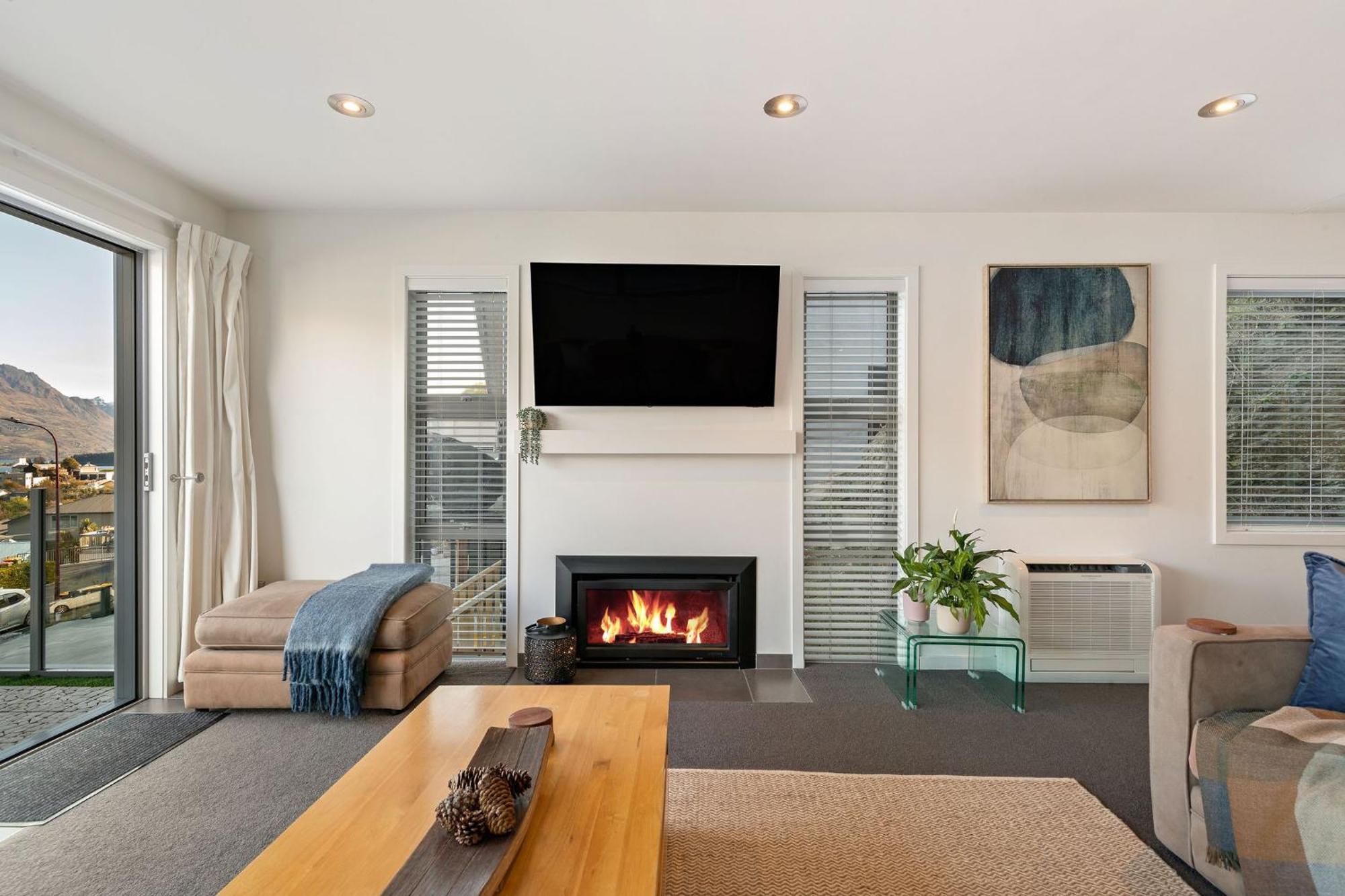 Views On De La Mare Place, 3 Bdr, Free Wi-fi & Parking Holiday home *