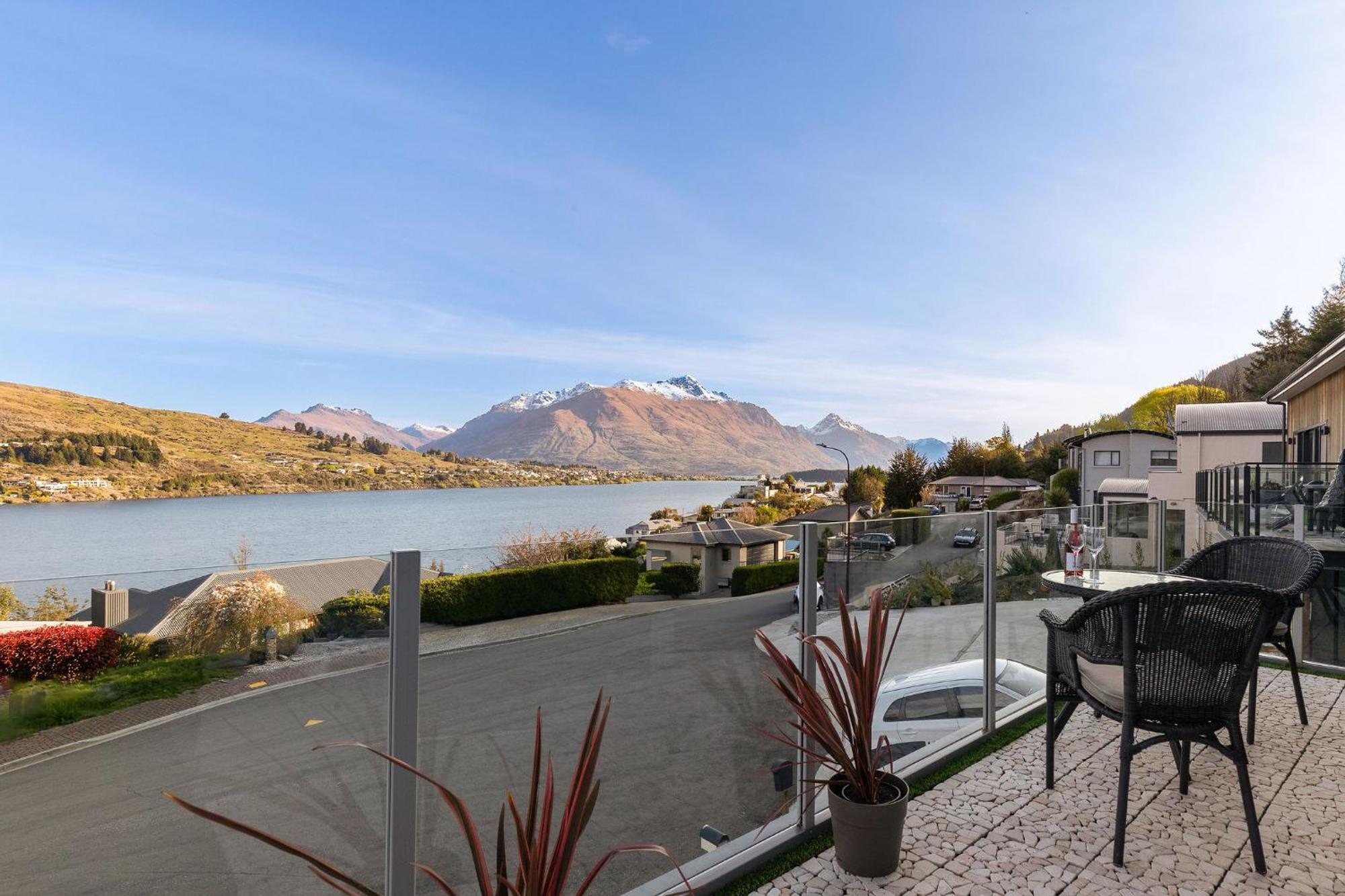 Views On De La Mare Place, 3 Bdr, Free Wi-fi & Parking * Queenstown