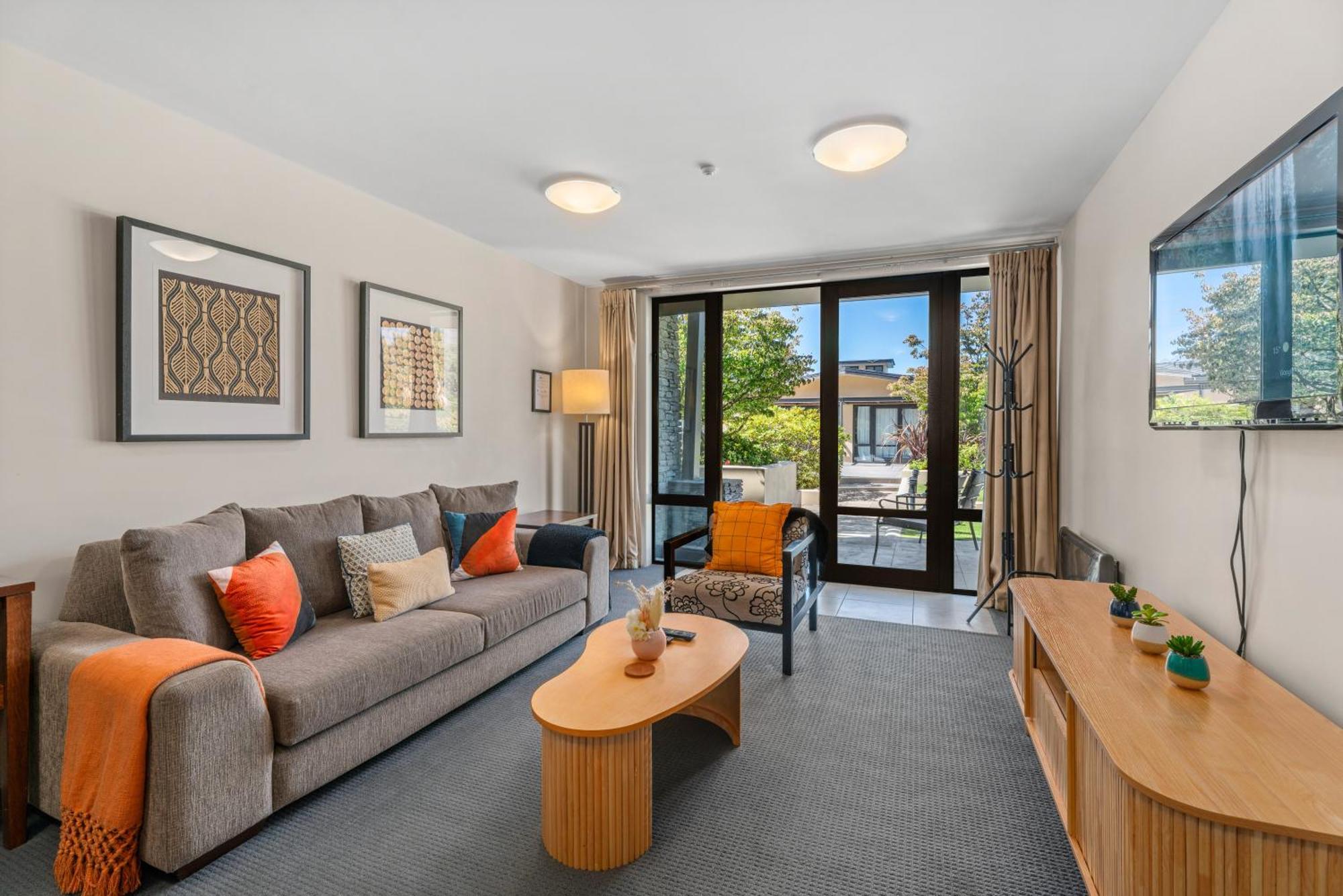 The Beacon - 2 Bedroom Town Center 614 Apartment *