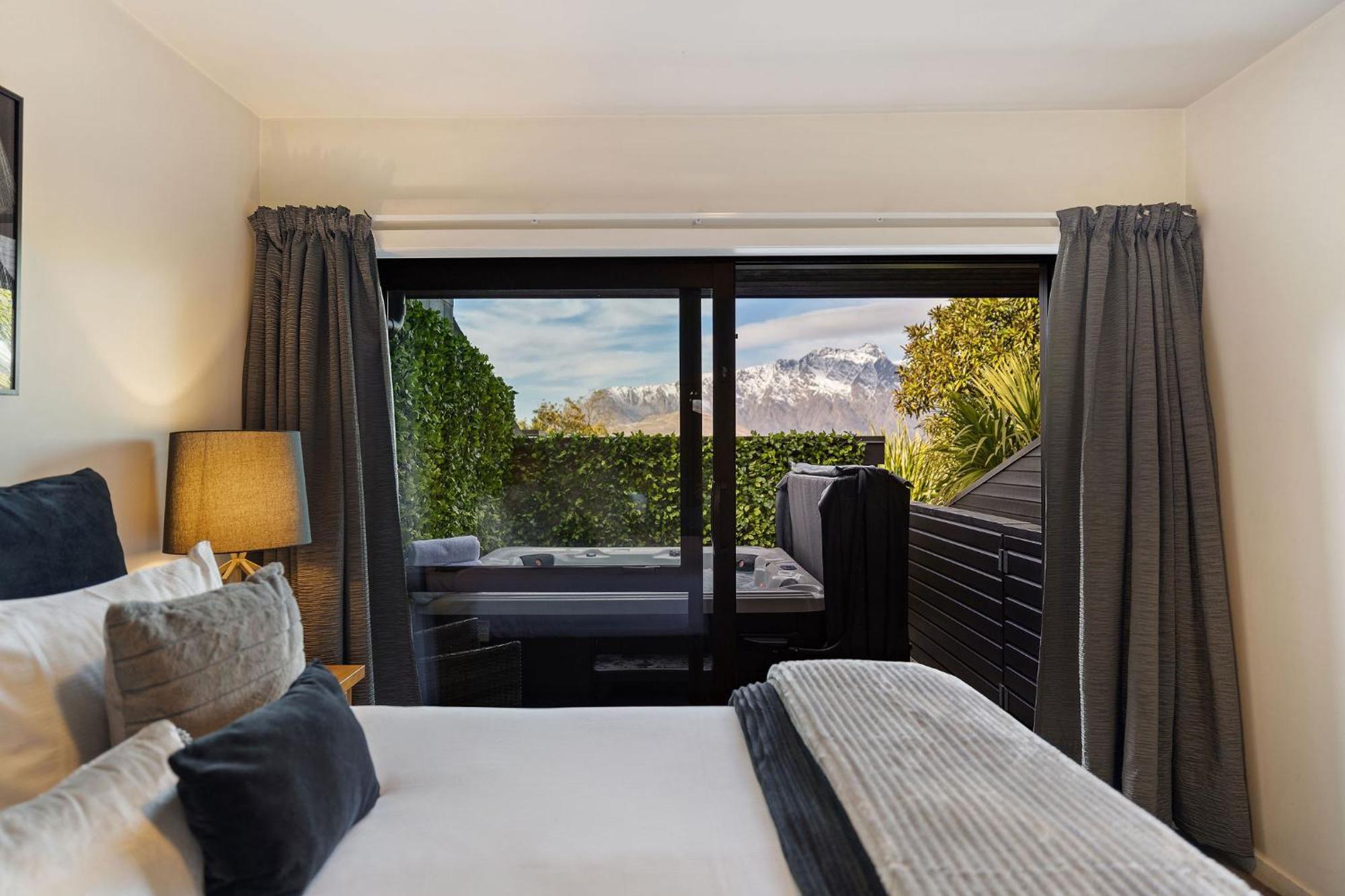 Distinctive Alpine Meadows Apartment
