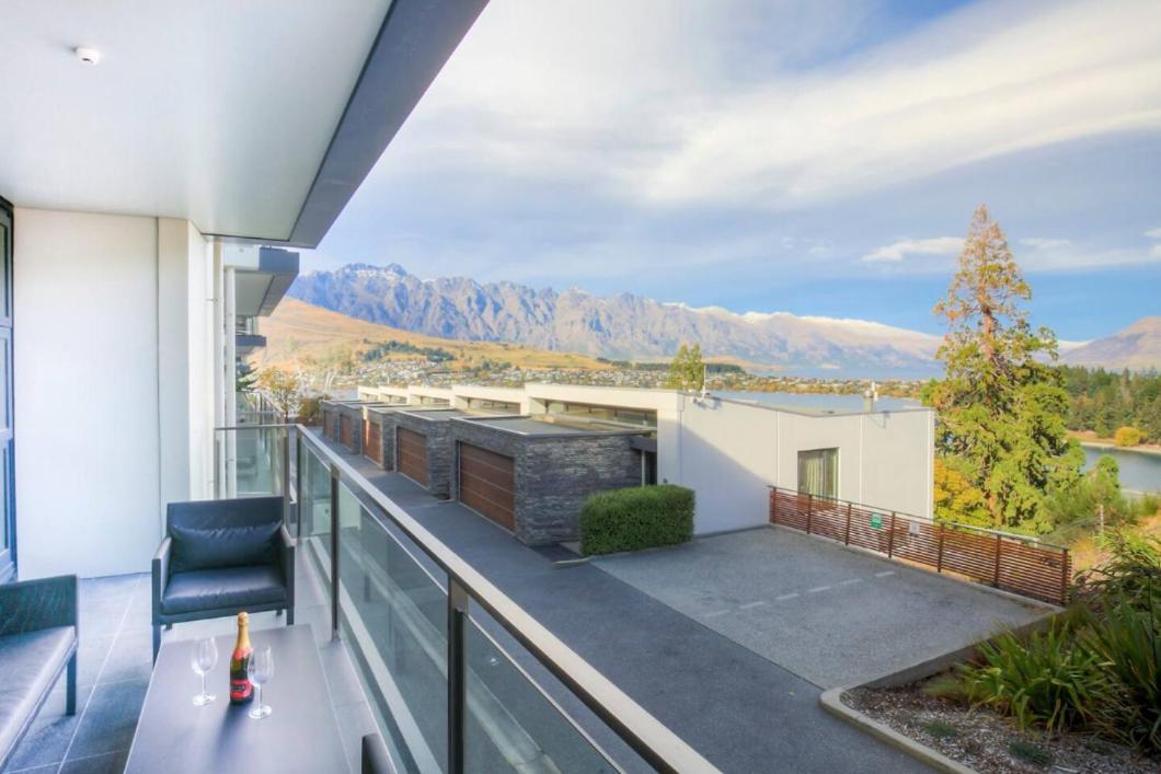 Panorama Terrace - Element Escapes Apartment *